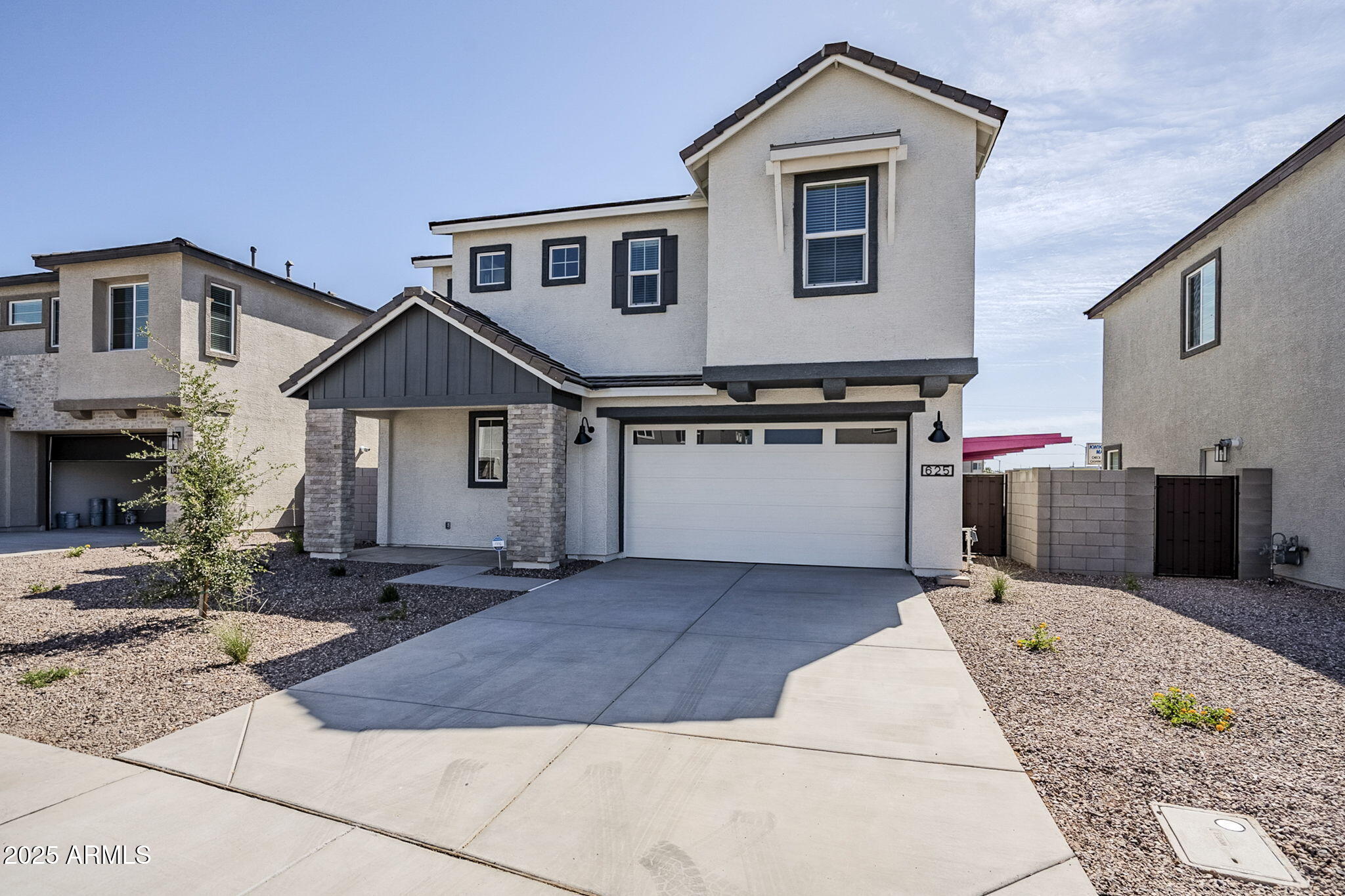 630 W LAREDO Street