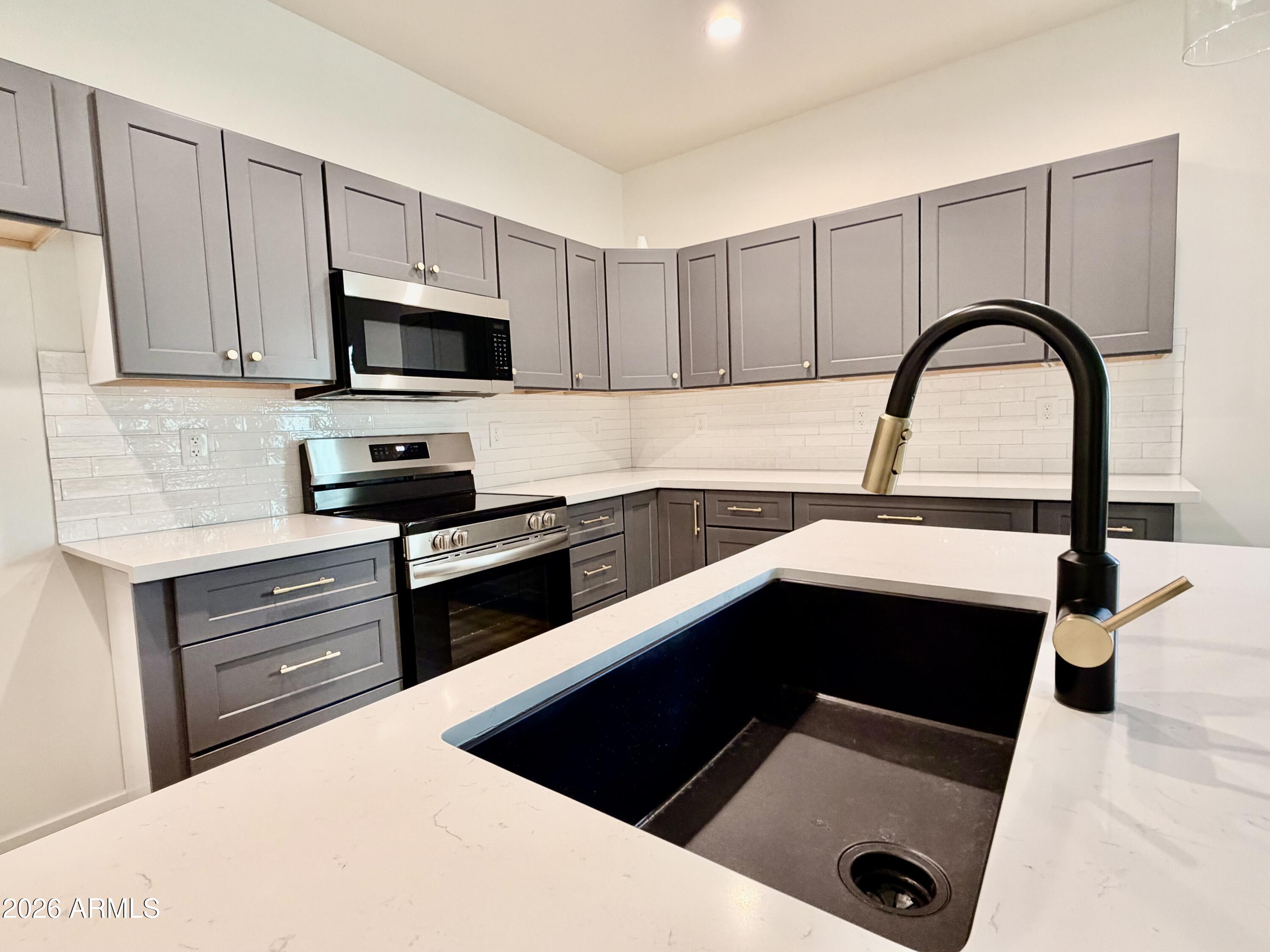 721 W OCOTILLO Street