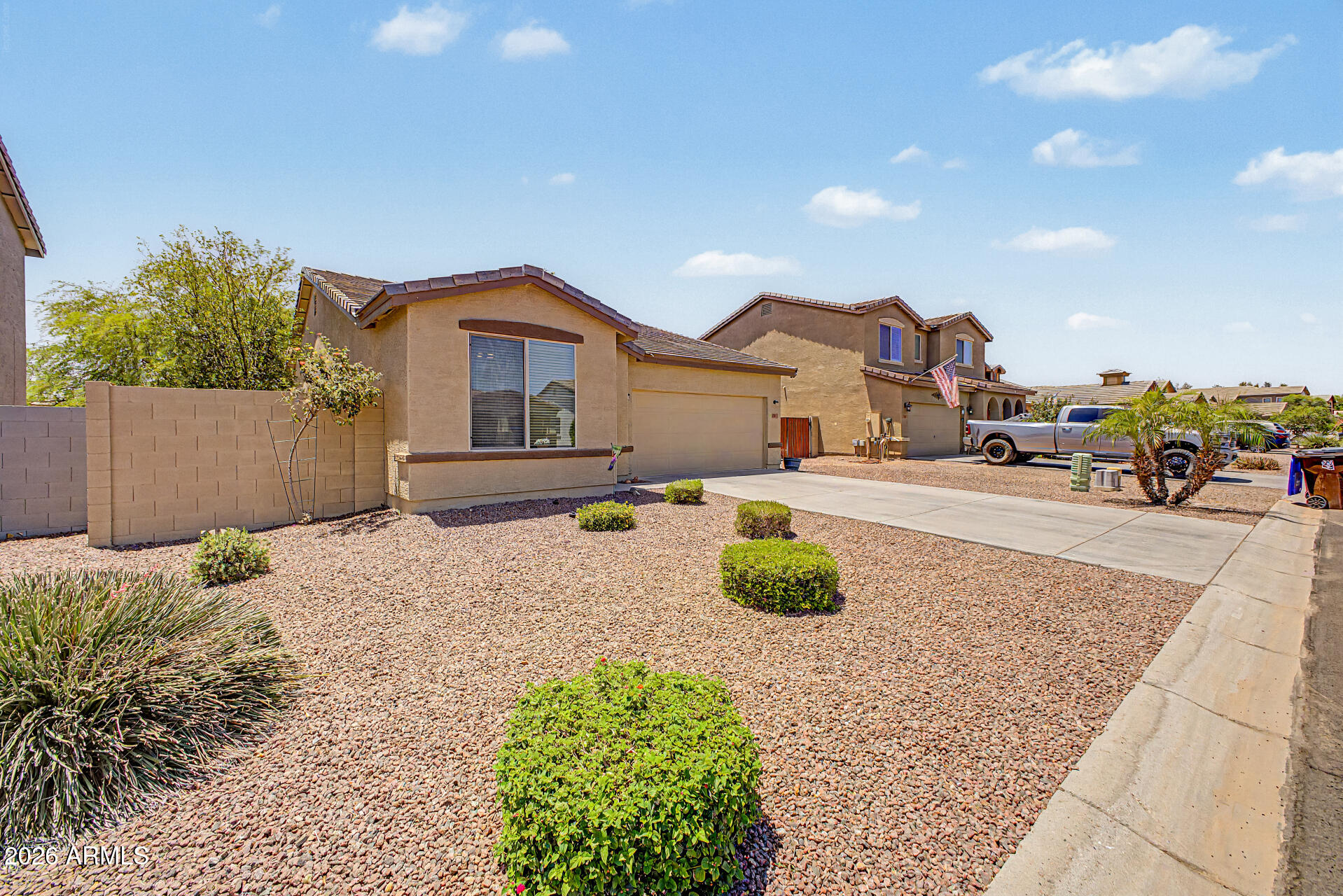 1911 W HALF MOON Circle