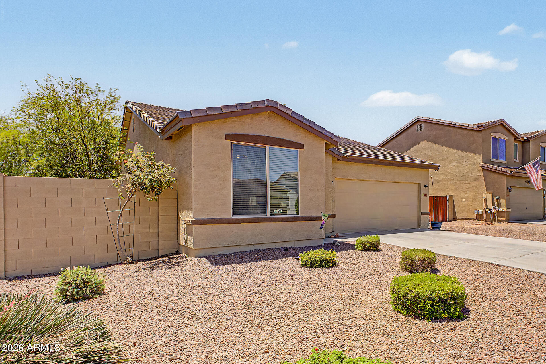 1911 W HALF MOON Circle