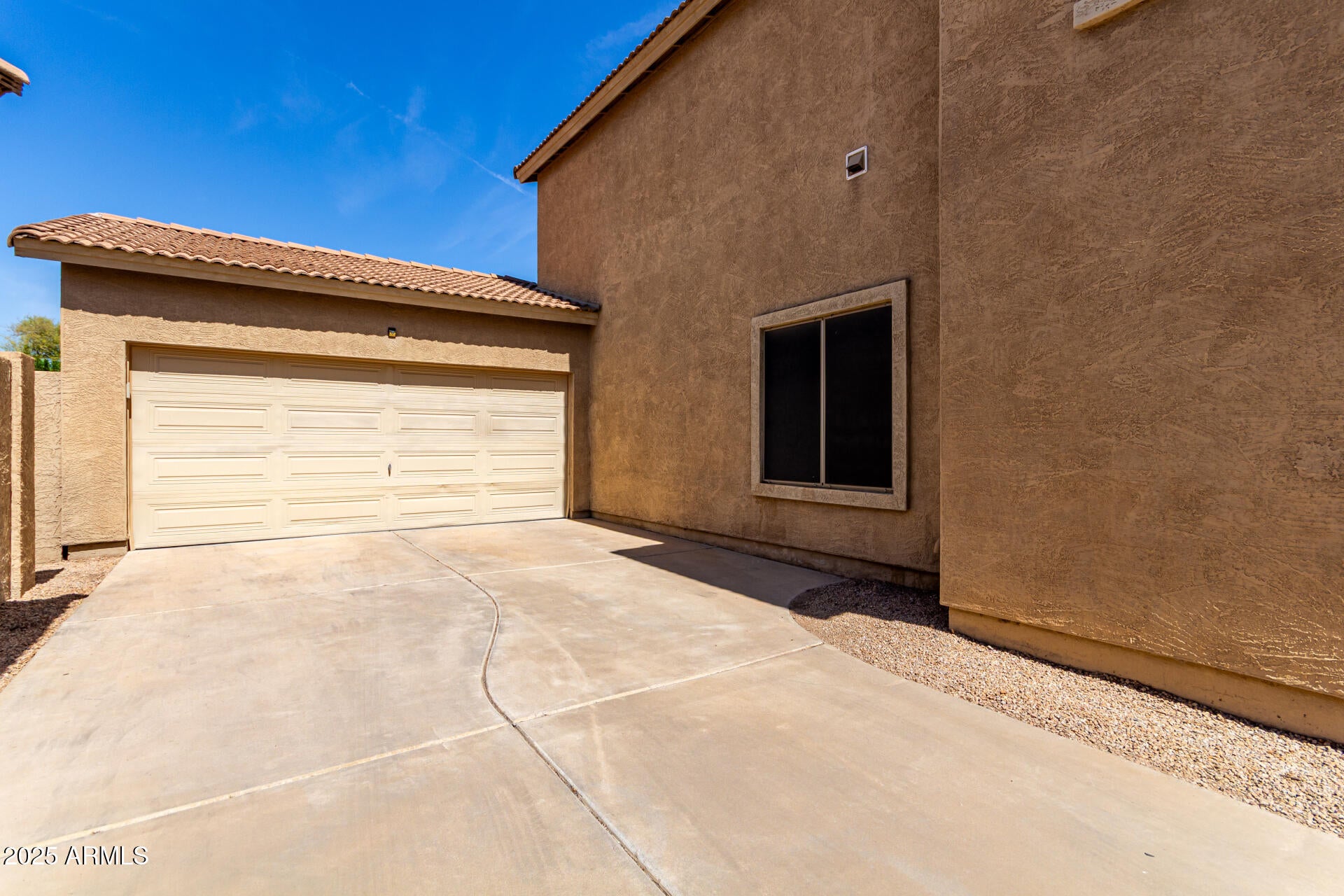 560 E RAINBOW Drive
