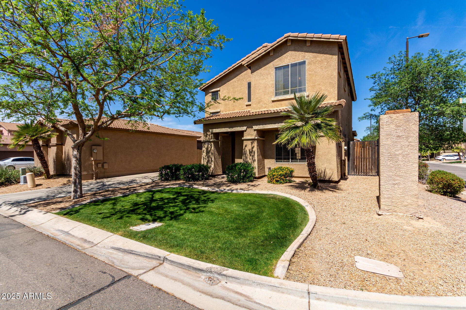 560 E RAINBOW Drive