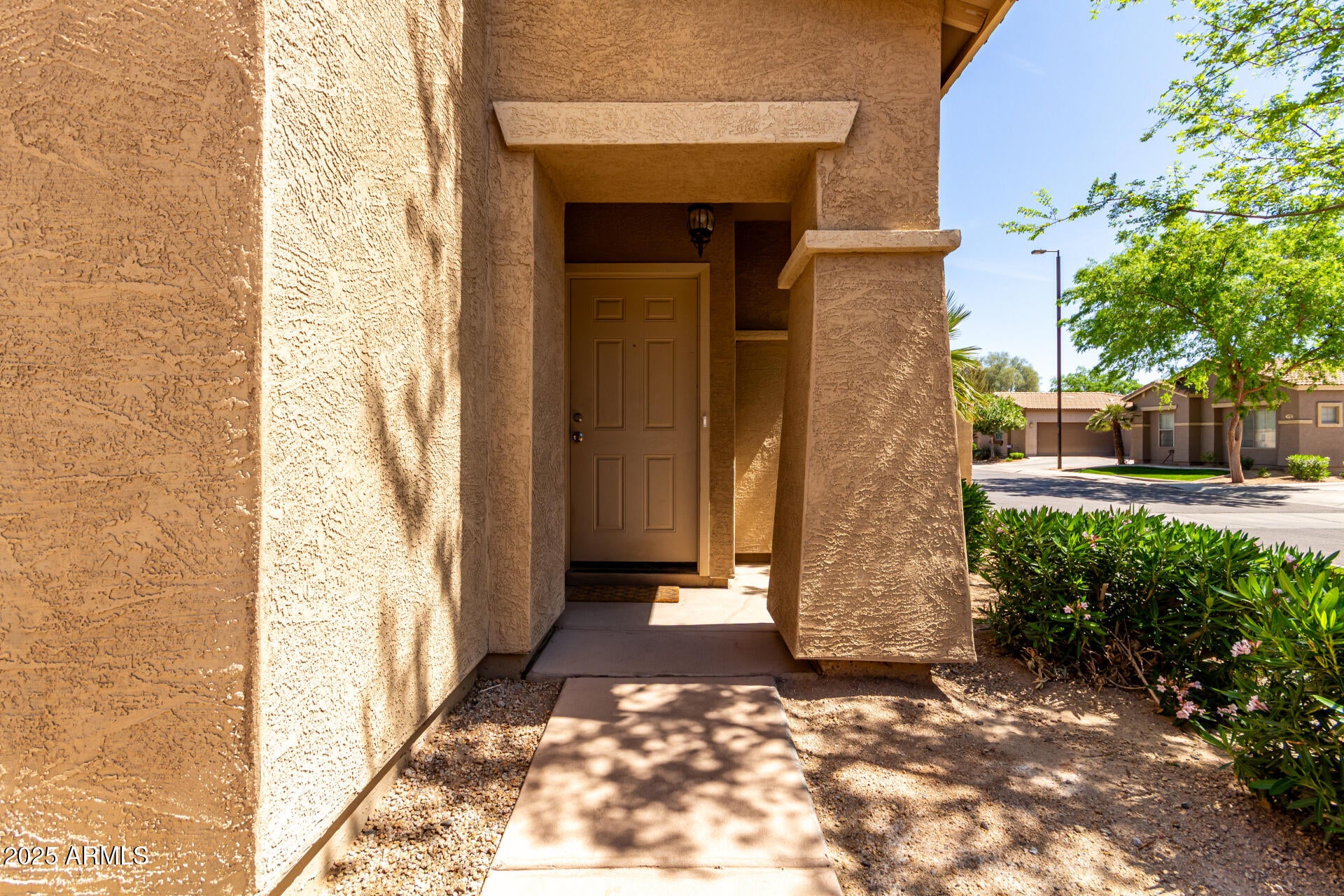560 E RAINBOW Drive