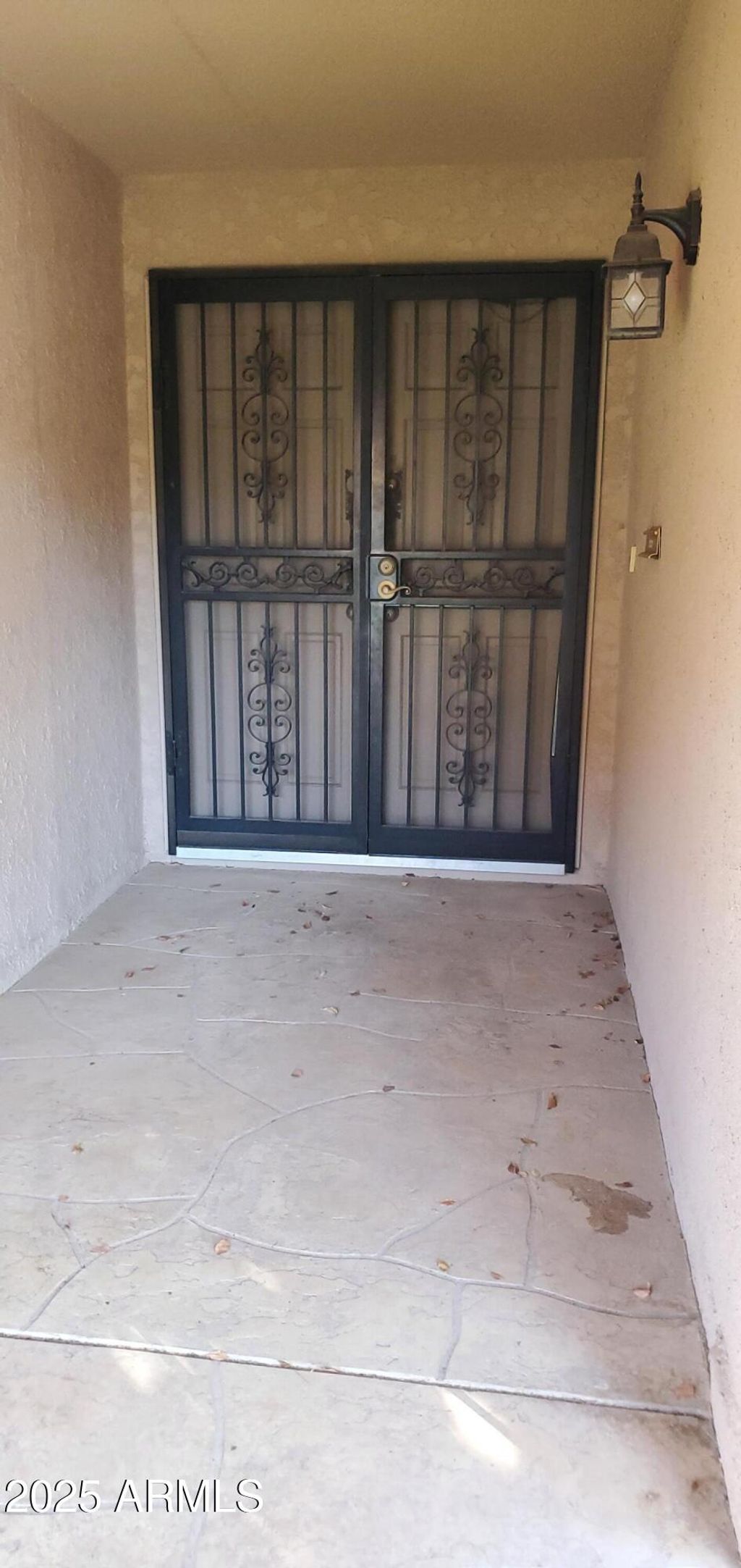 Photo of 7844 E Crestwood Way, Scottsdale, AZ 85250 (MLS # 6950171)