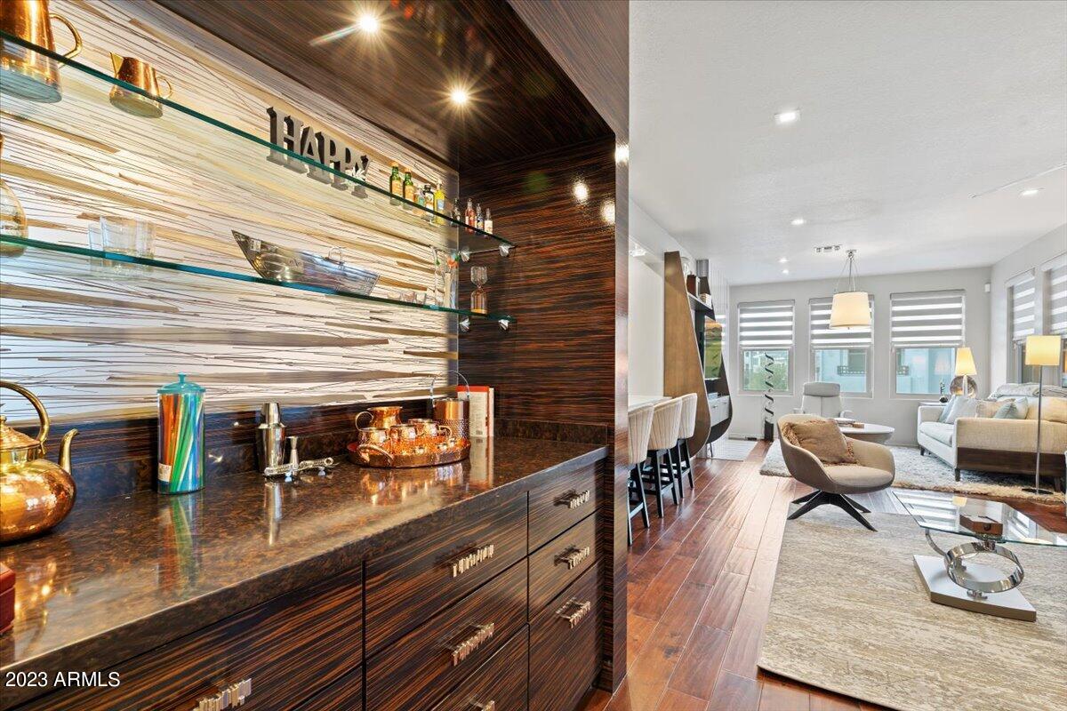 15221 N CLUBGATE Drive 2062