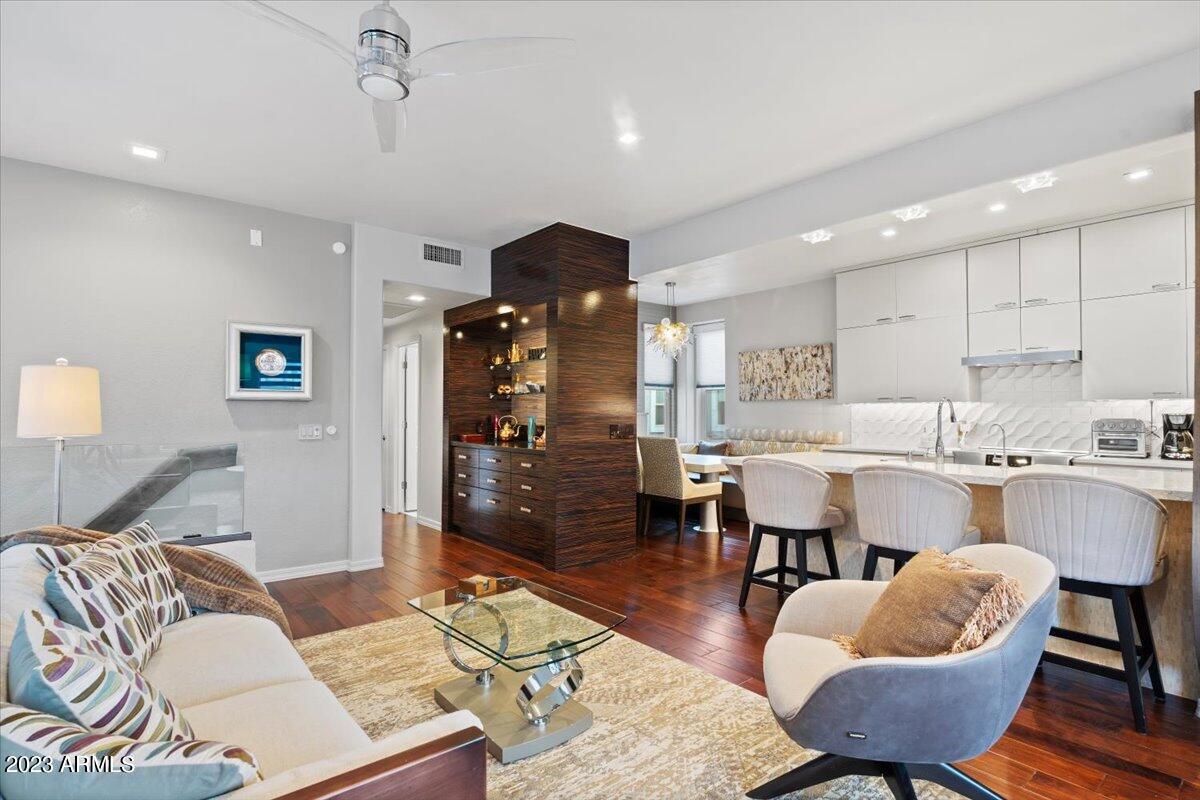 15221 N CLUBGATE Drive 2062