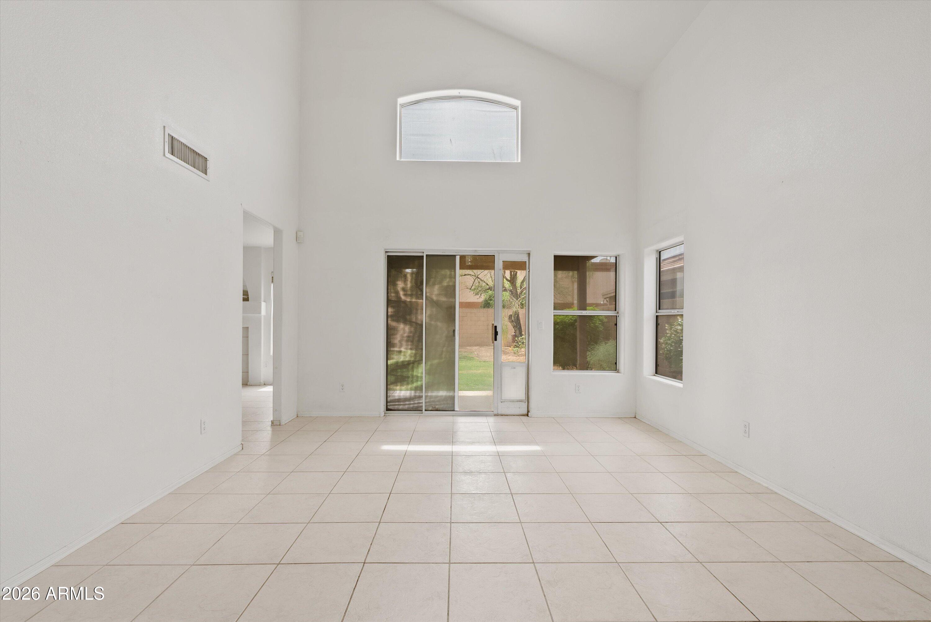 4015 E ANDERSON Drive