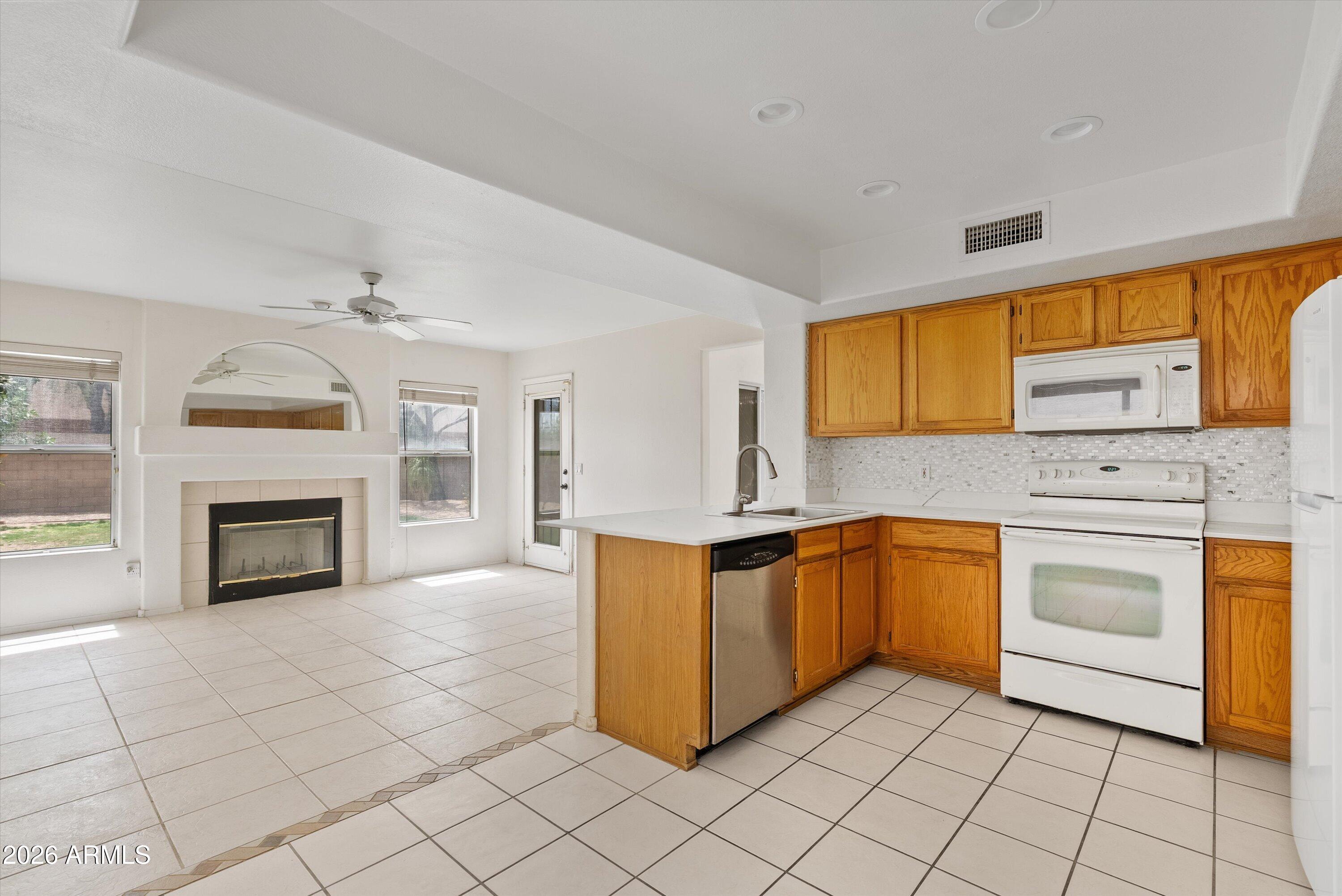 4015 E ANDERSON Drive