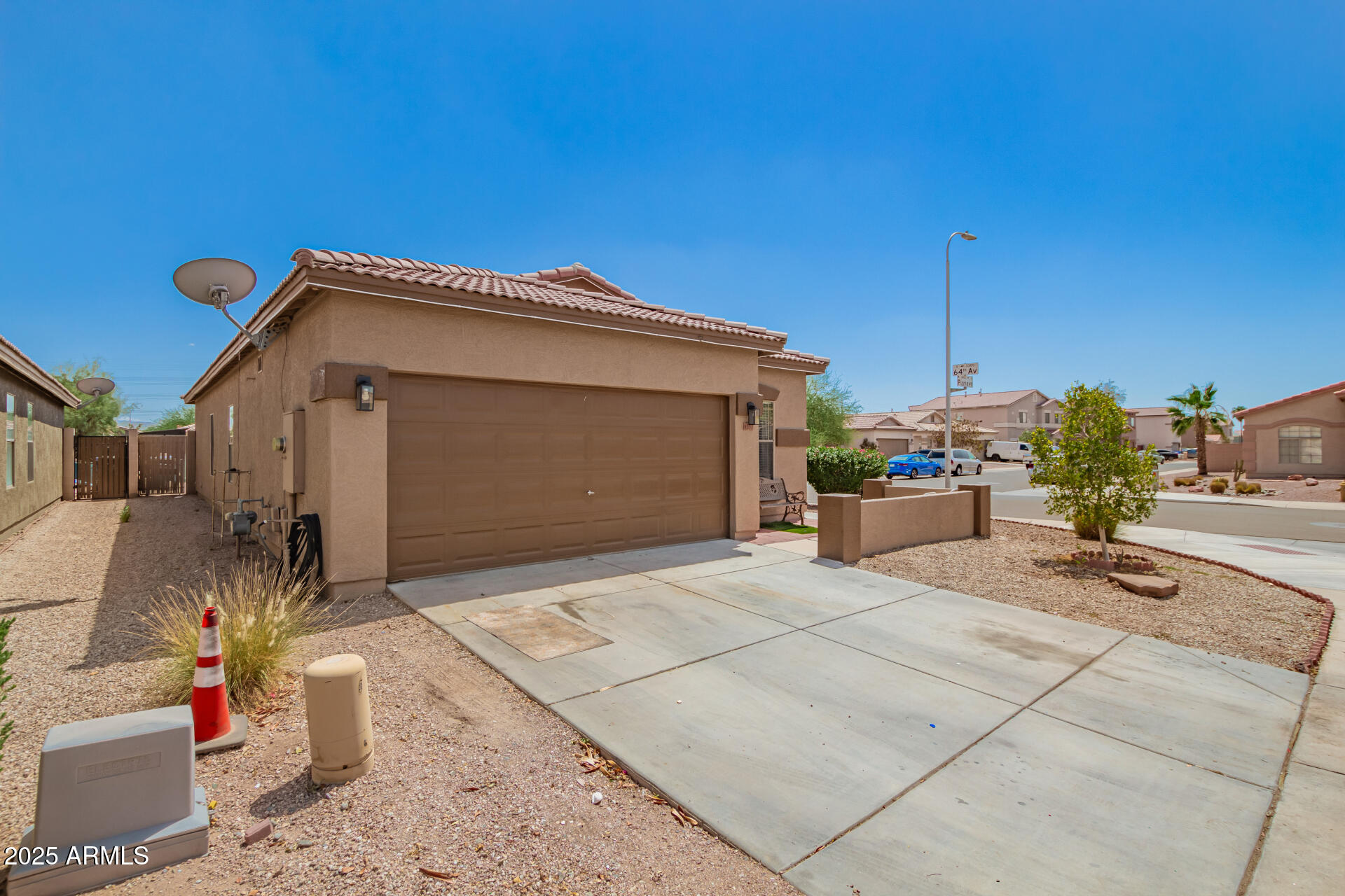 6333 W PIONEER Street