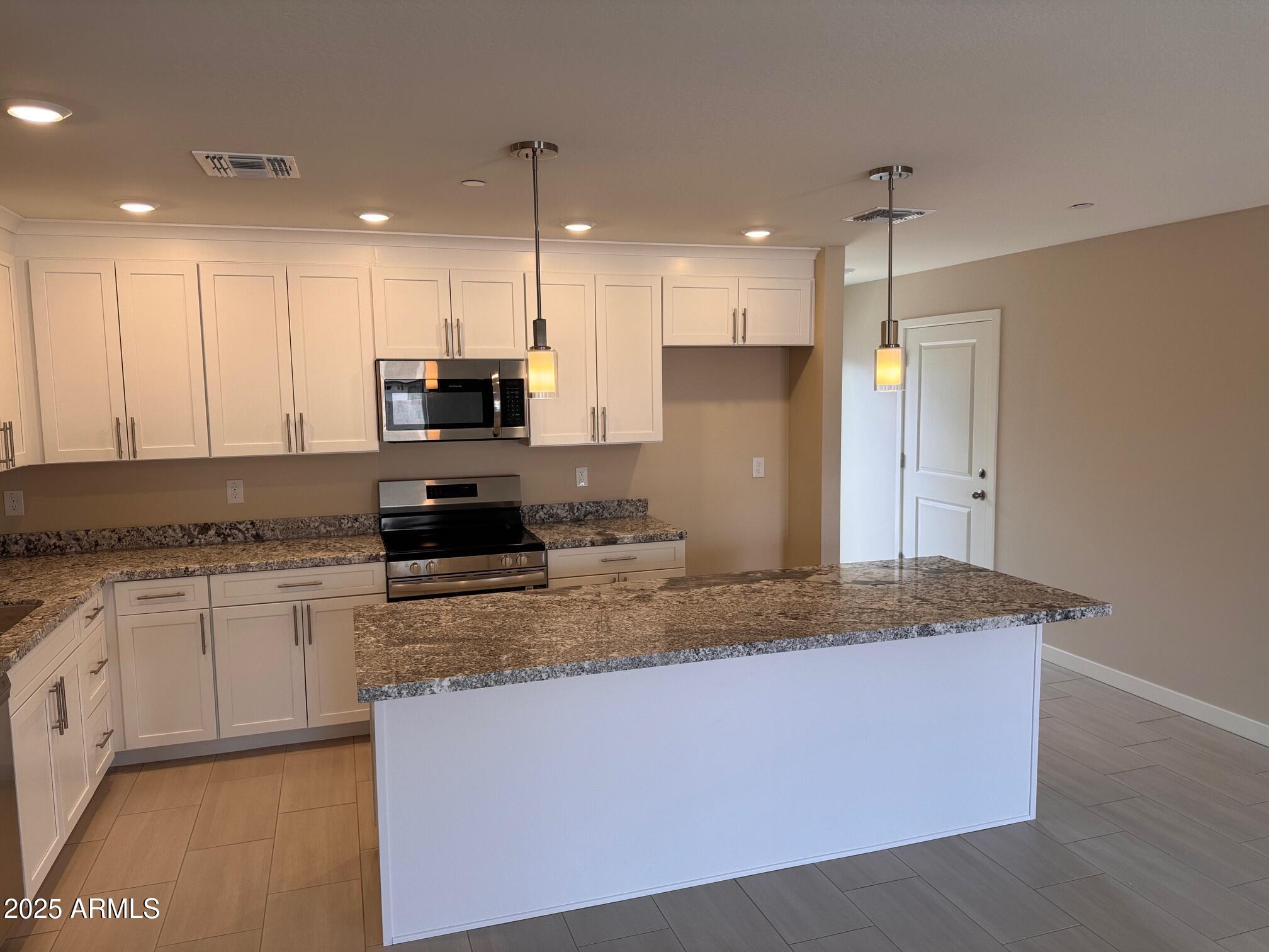 523 S PASADENA -- 115