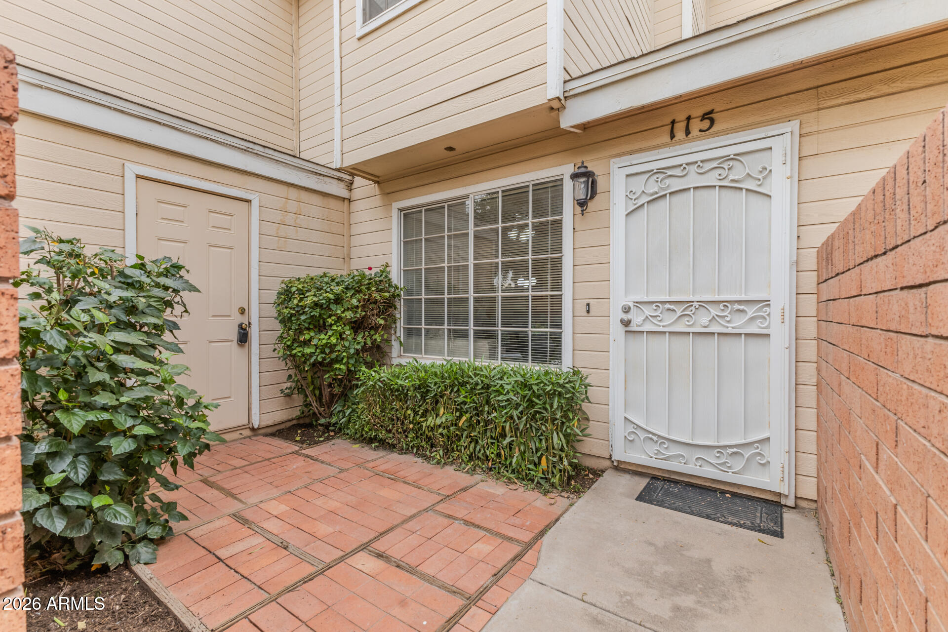 625 S WESTWOOD -- 115