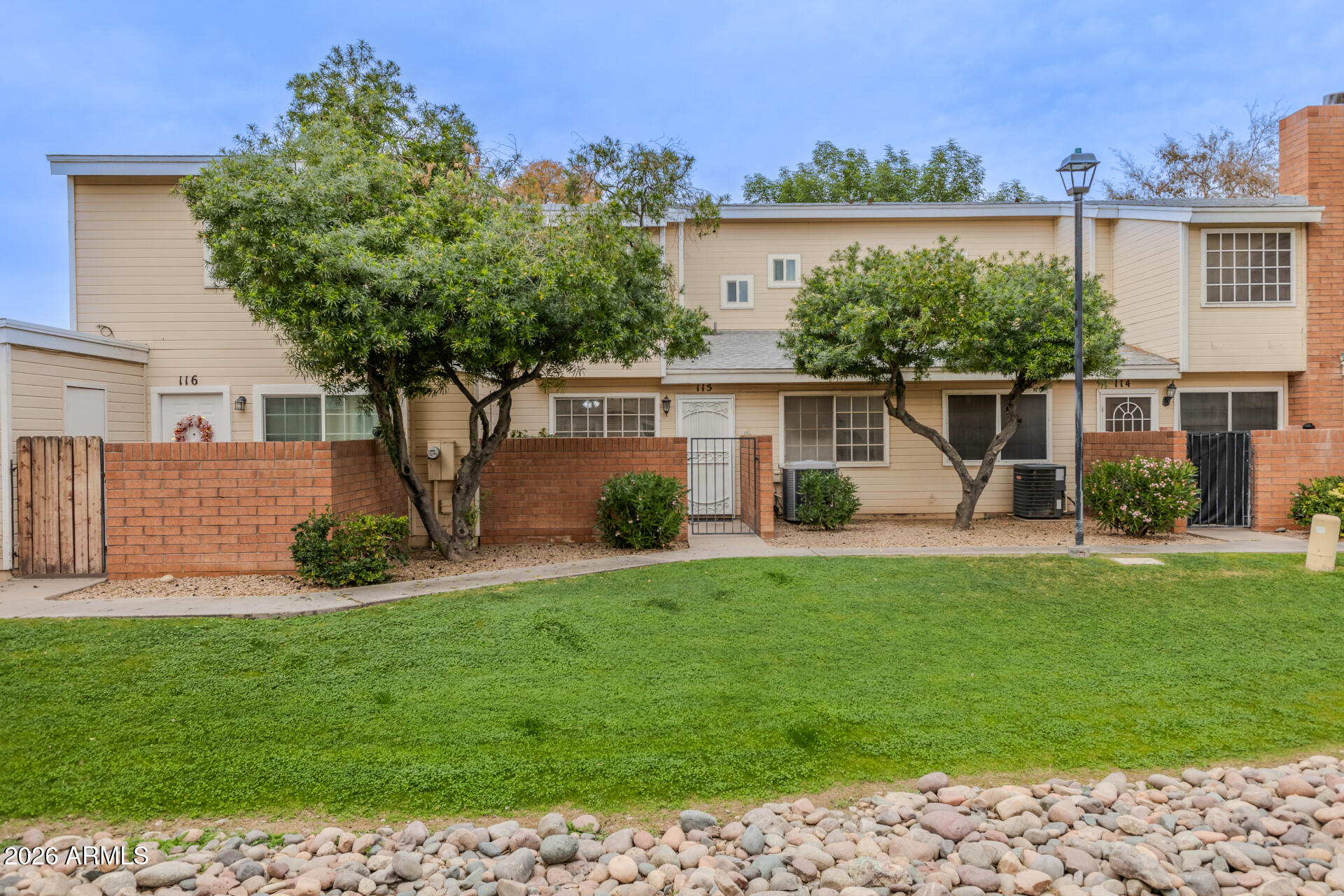 625 S WESTWOOD -- 115