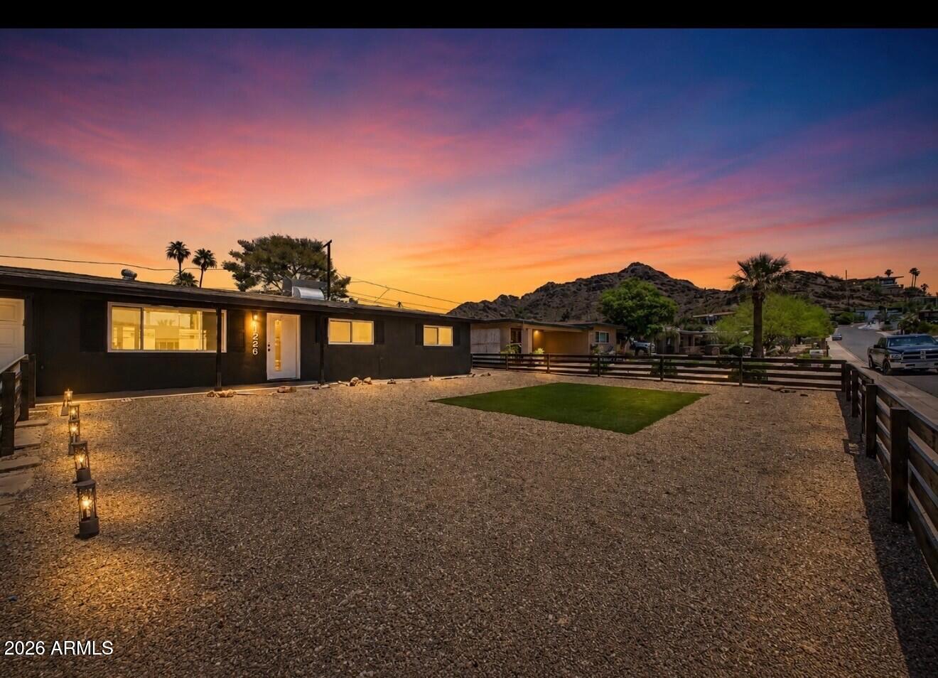 1226 E BUTLER Drive