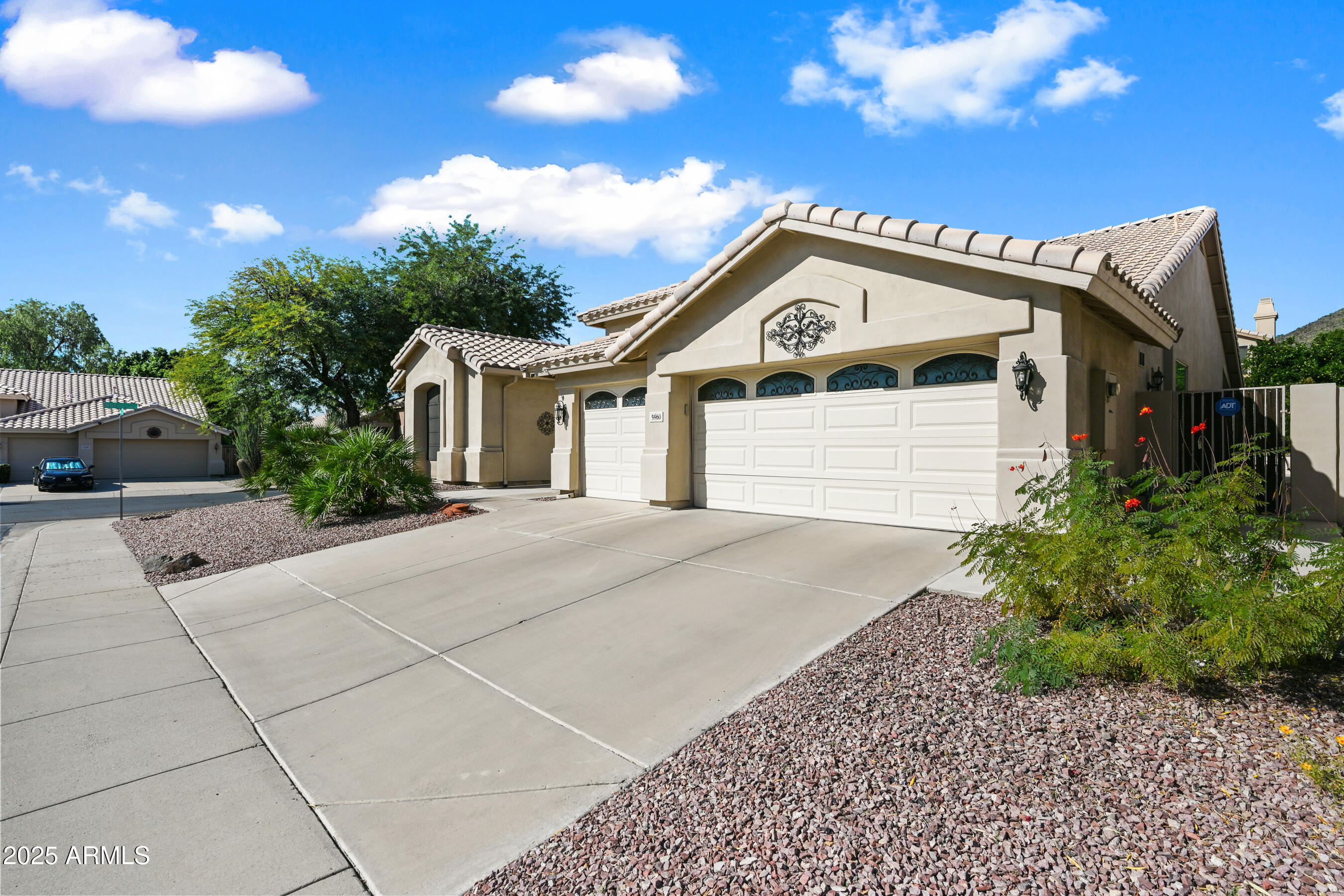 5960 W VIA MONTOYA Drive