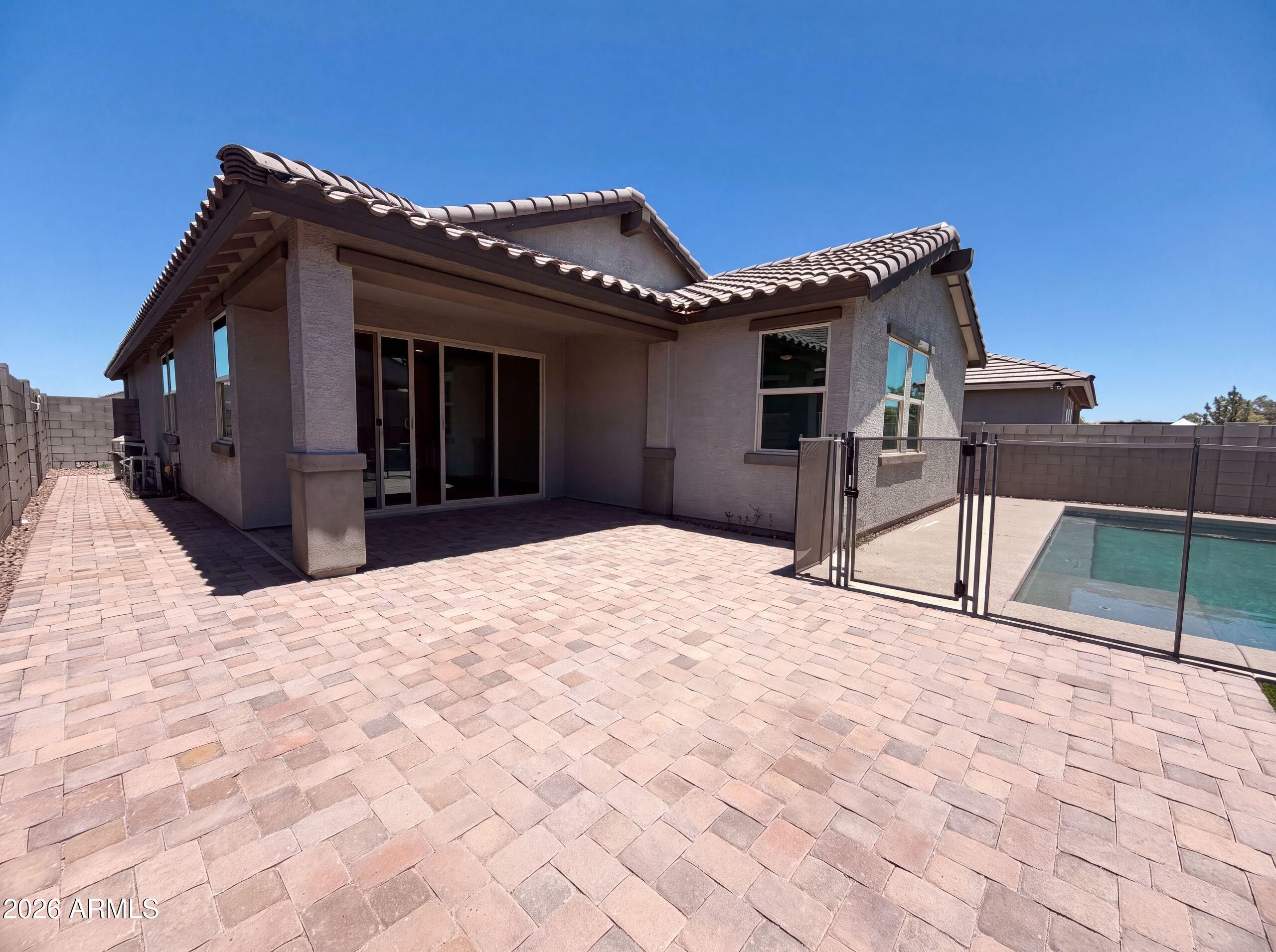 2831 W RAINBOW Drive