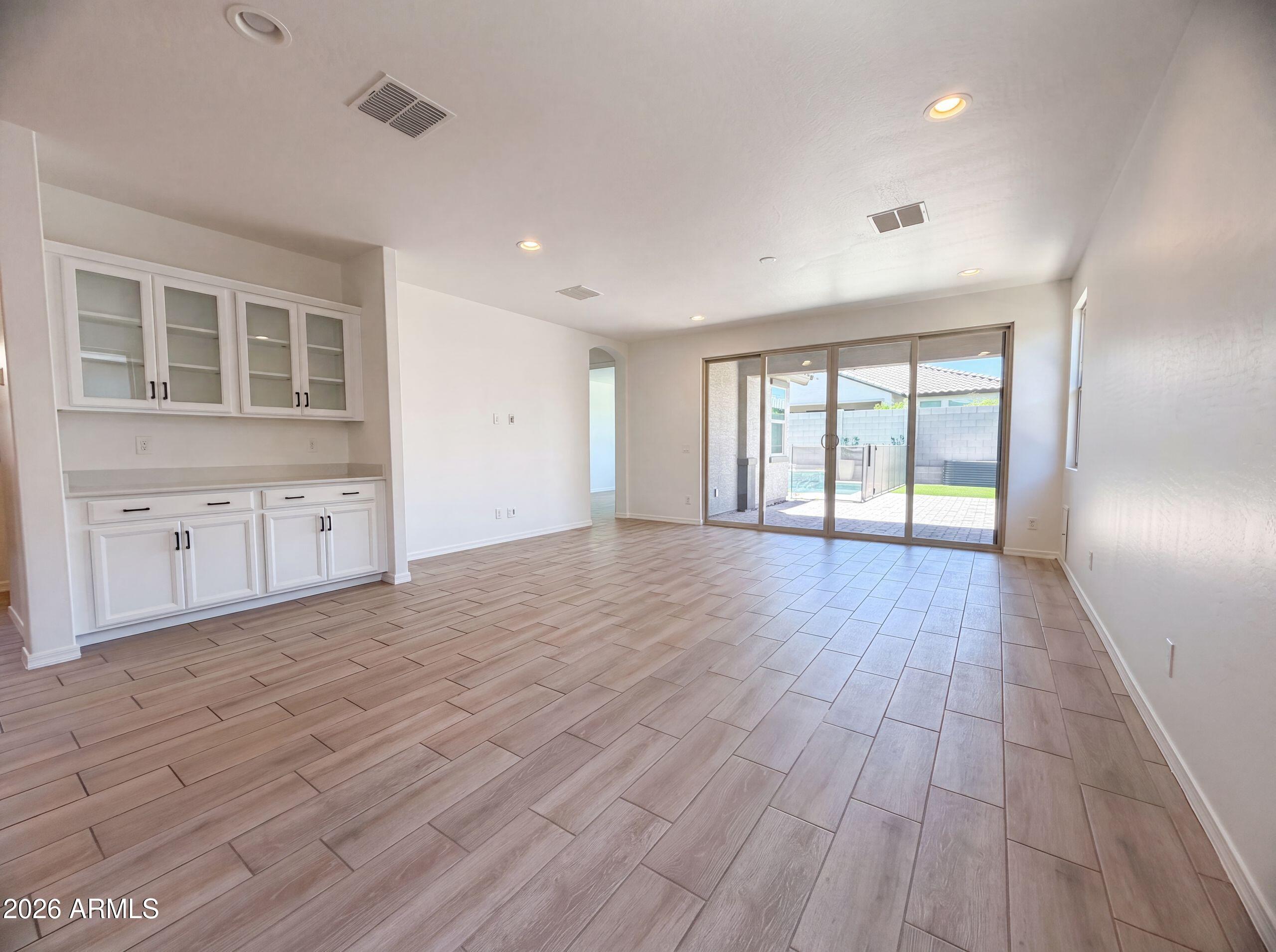 2831 W RAINBOW Drive