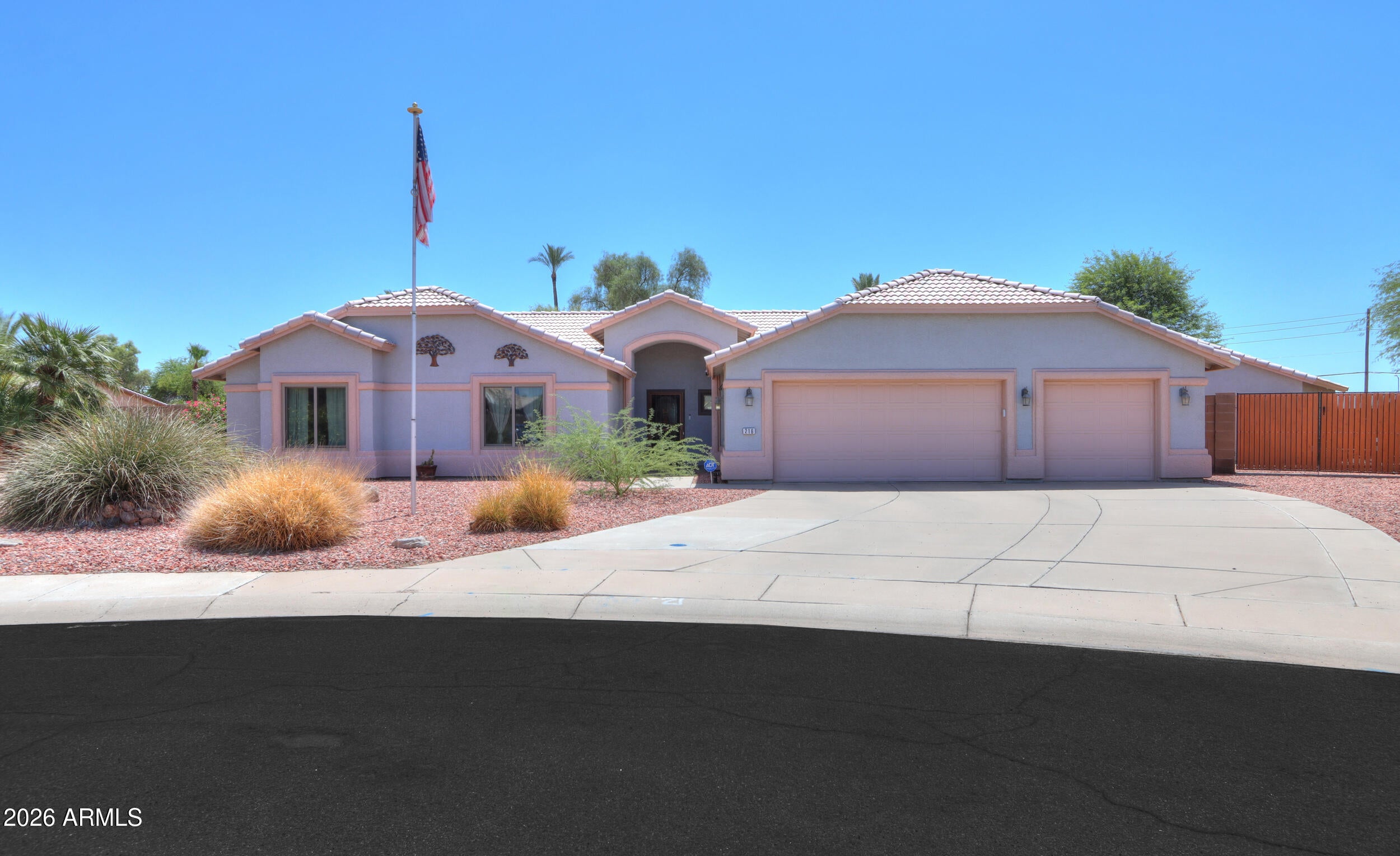 216 E PEBBLE Court