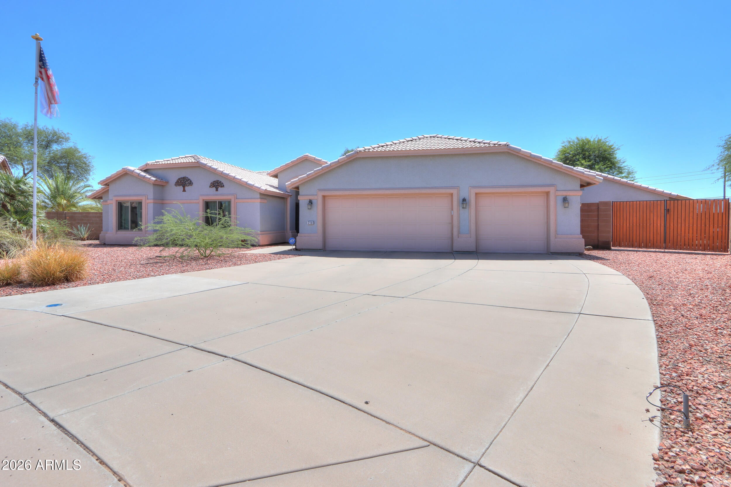 216 E PEBBLE Court