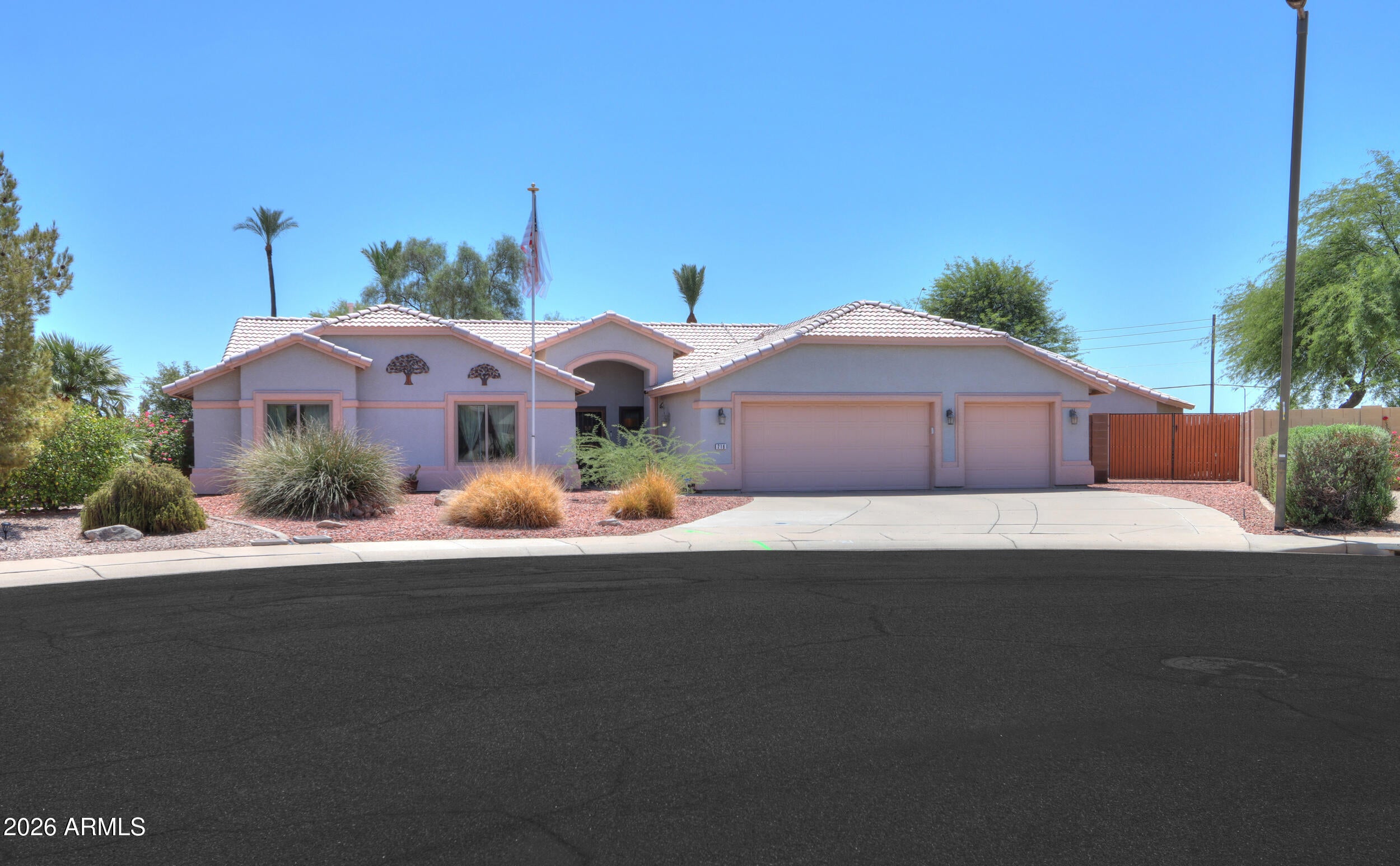 216 E PEBBLE Court