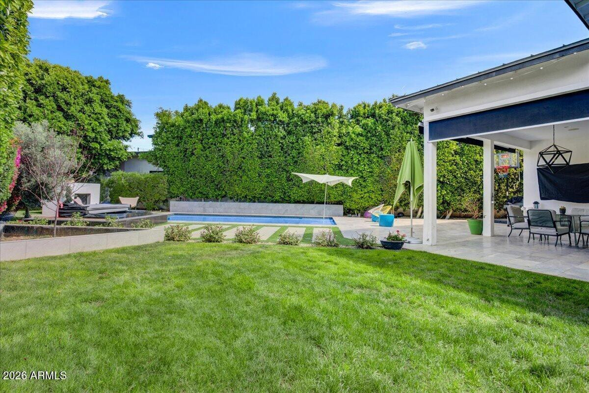 4528 N 39th Place