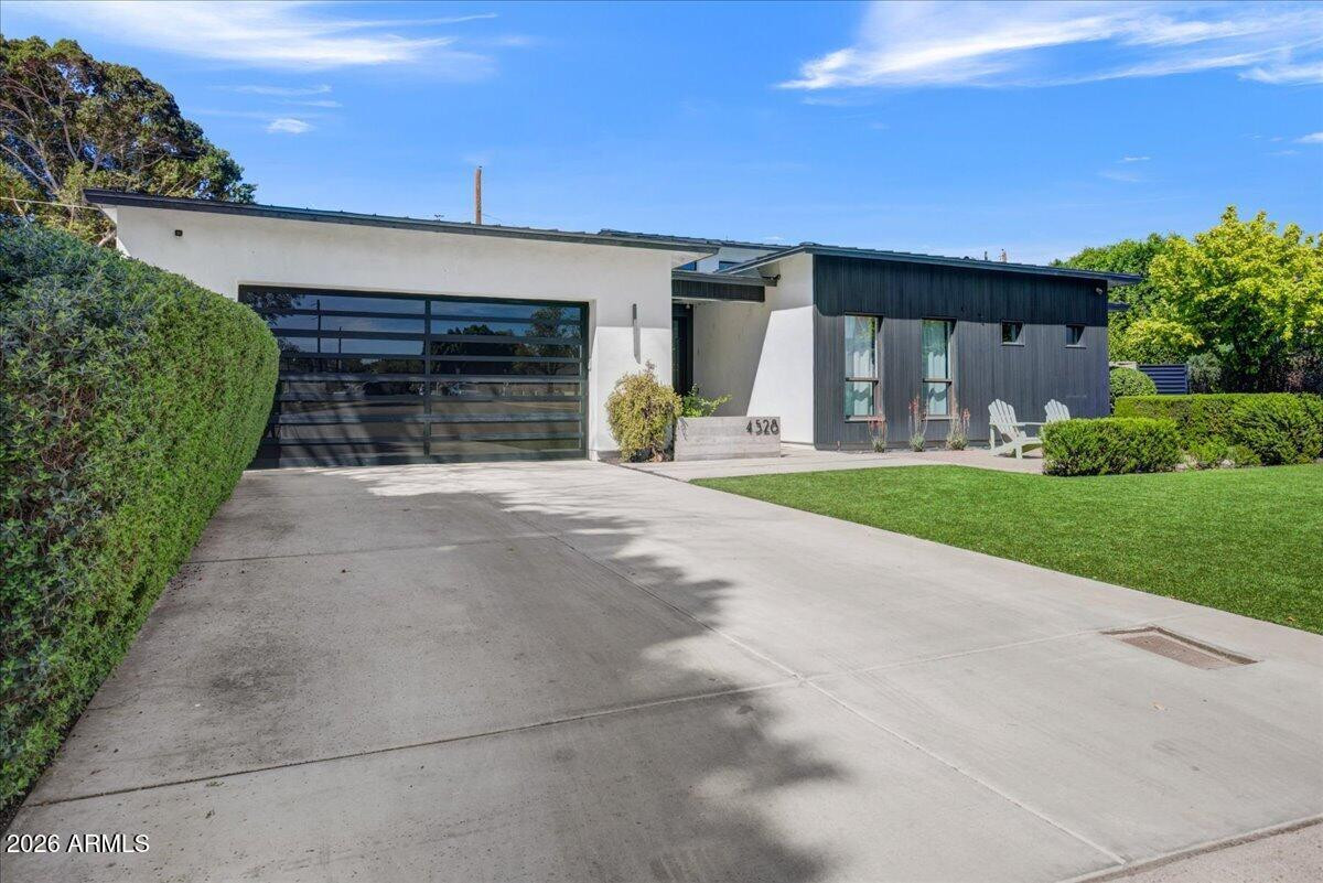 4528 N 39th Place