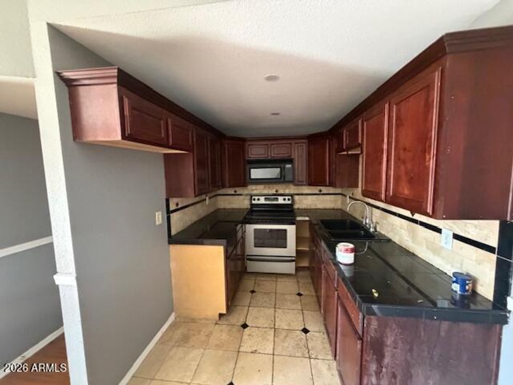 Photo of 3645 N 69th Avenue #87, Phoenix, AZ 85033 (MLS # 6977932)