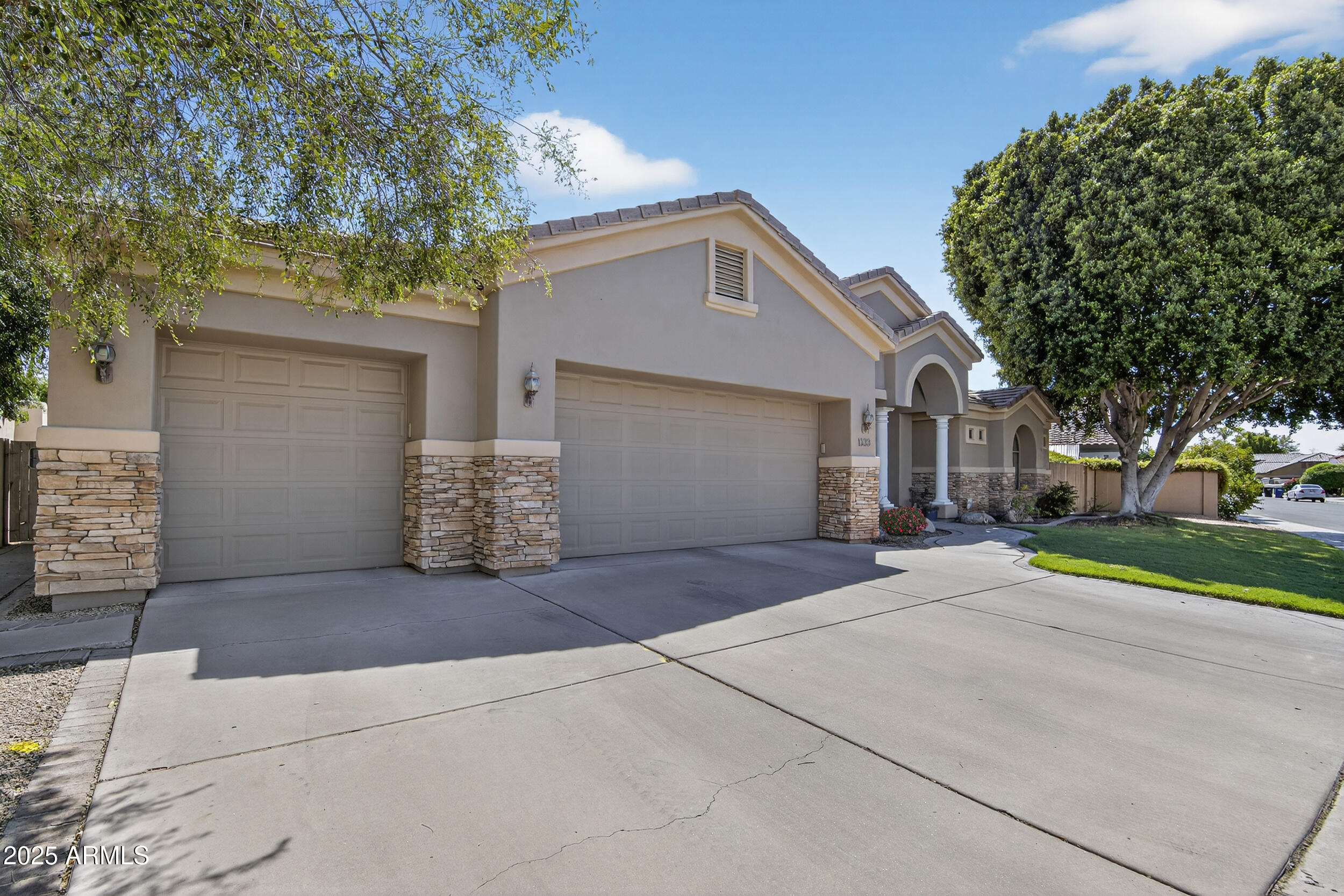 1333 N CLIFFSIDE Drive