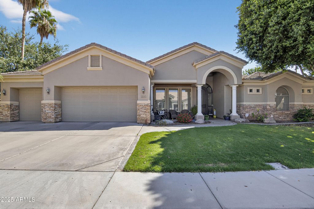 Photo of 1333 N Cliffside Drive, Gilbert, AZ 85234 (MLS # 6921339)