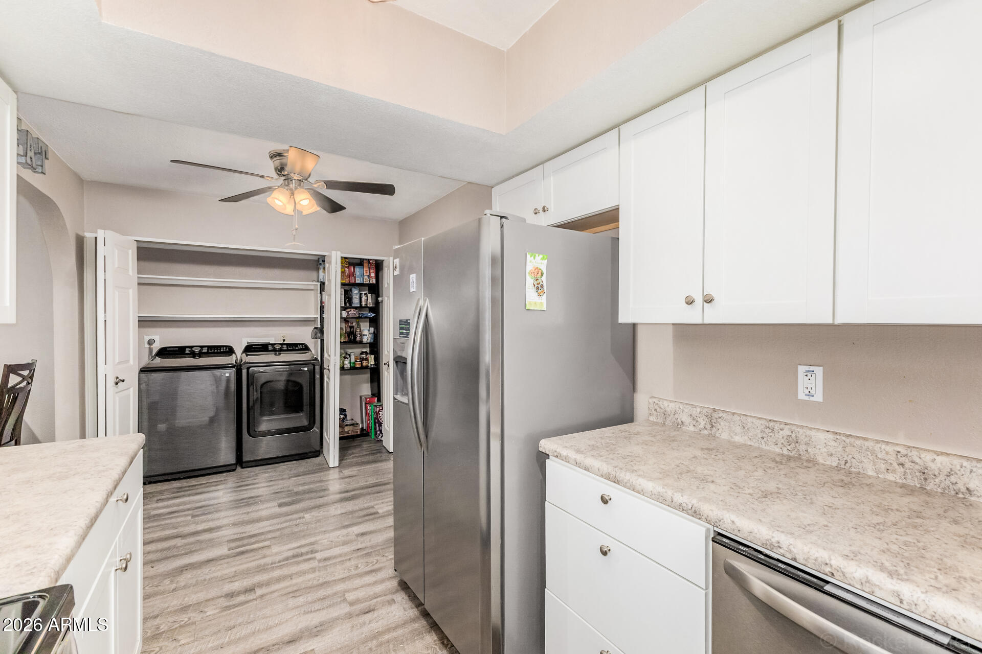 2511 W WILLOW Avenue