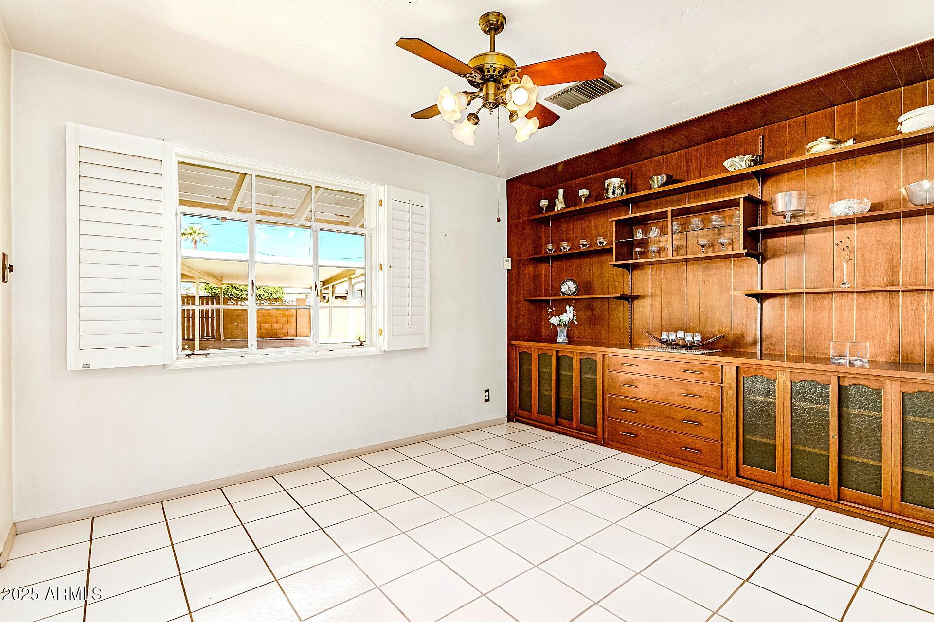 2124 W PINCHOT Avenue