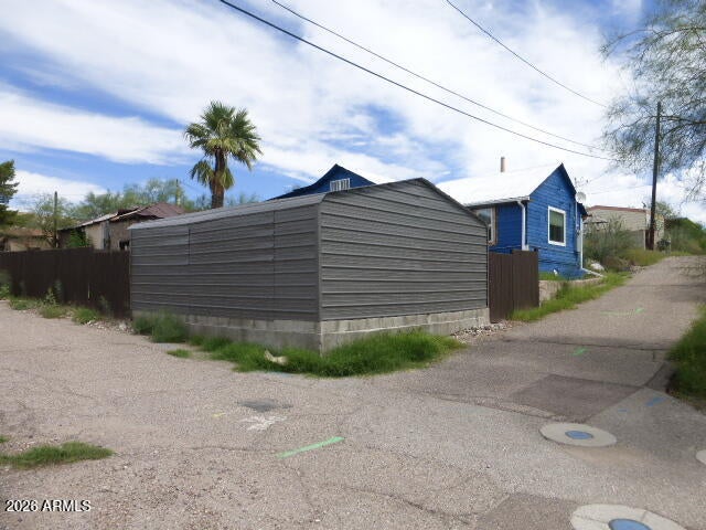 565 W FOURTH Street