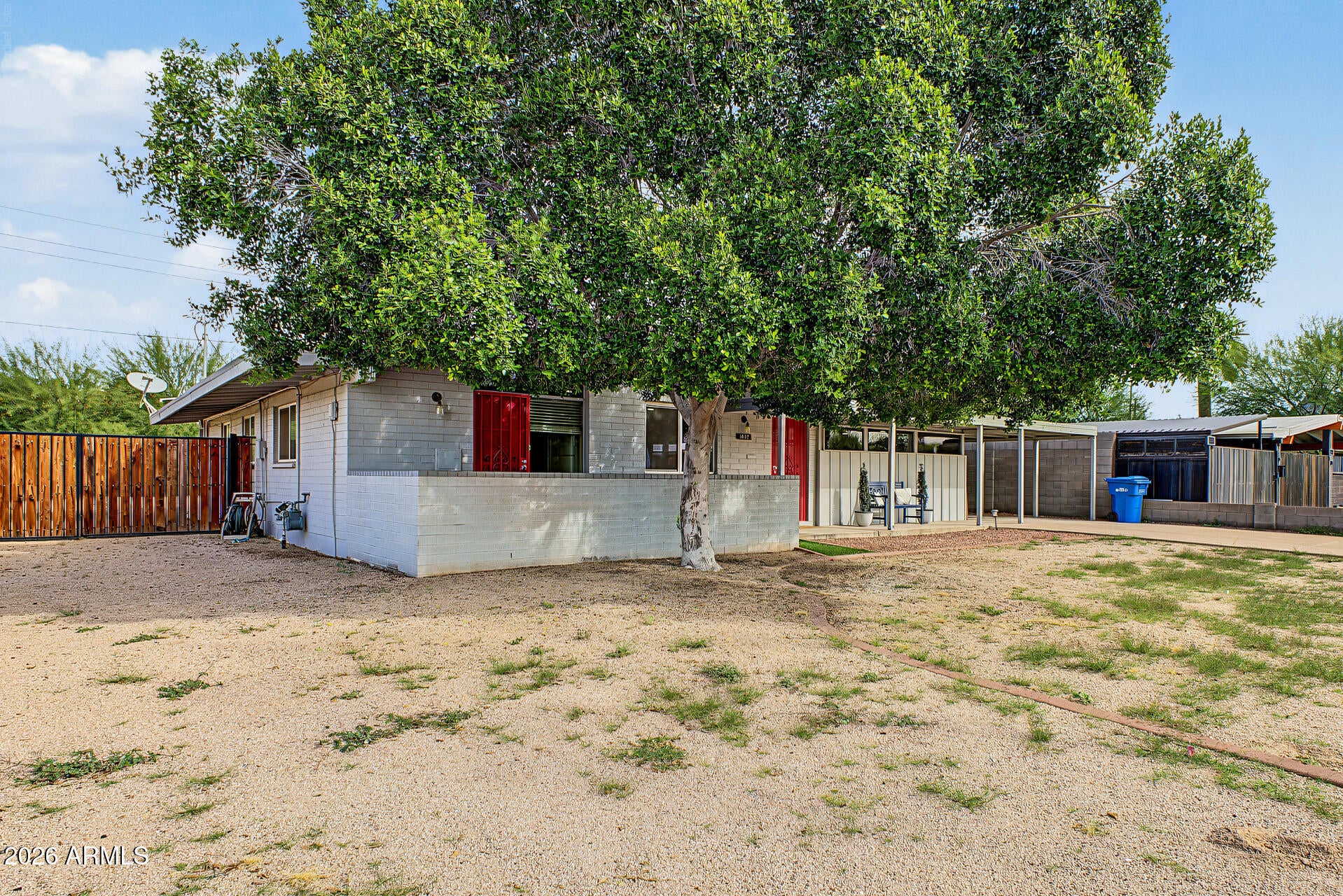 1032 E NORTHVIEW Avenue