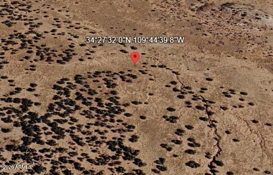 Escape to peace and serenity at this remote 2.5-acre property located on the border of Snowflake and Concho. Whether you're looking
to build your dream off-grid home or simply seeking a quiet retreat away from the heat, this land offers endless possibilities. Ideal for
hunting, riding side-by-sides, camping, or just enjoying the wide-open space and natural beauty. Don't miss your chance to own your
own slice of Arizona--come see it today!