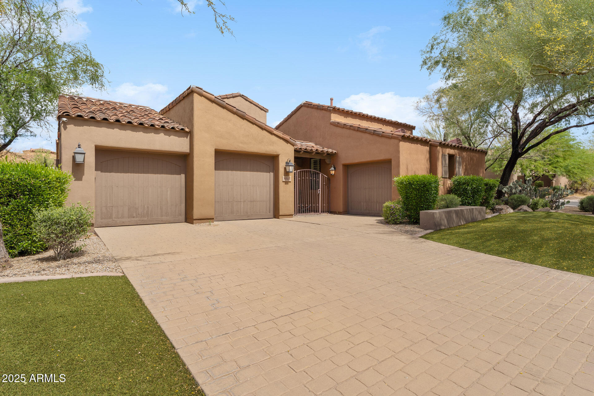 8512 E GILDED PERCH Drive