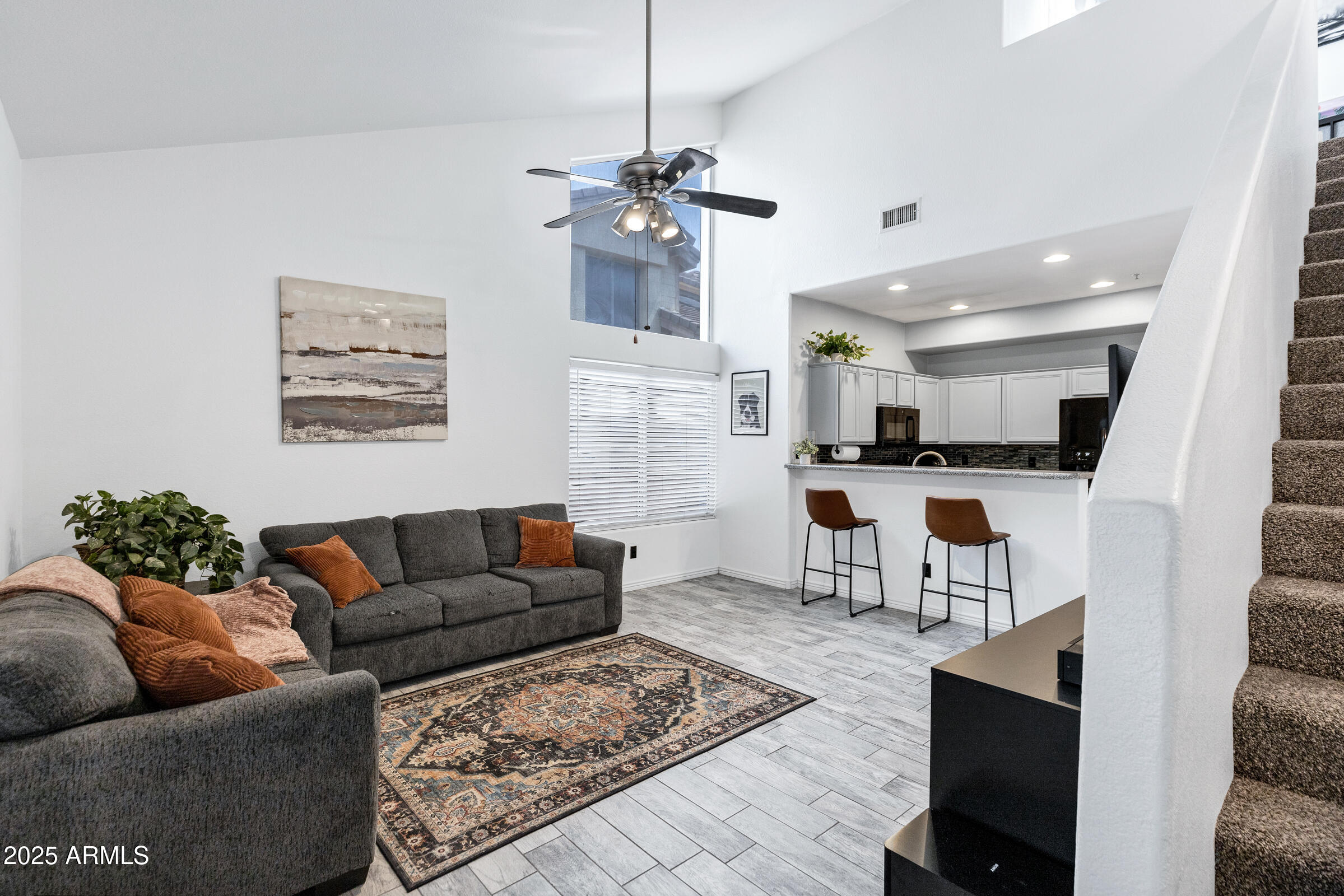 2201 N COMANCHE Drive 1093