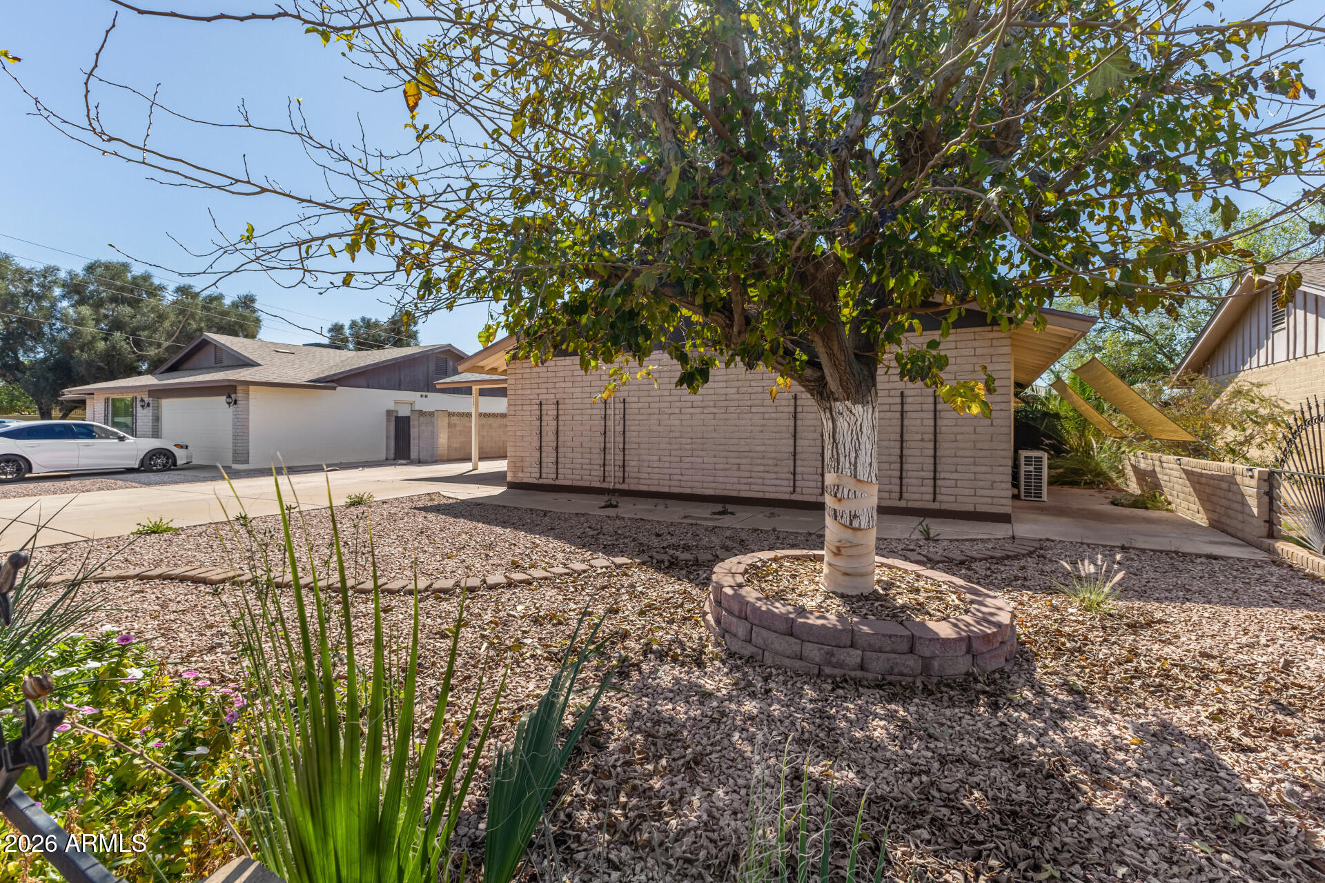 2537 E LA JOLLA Drive