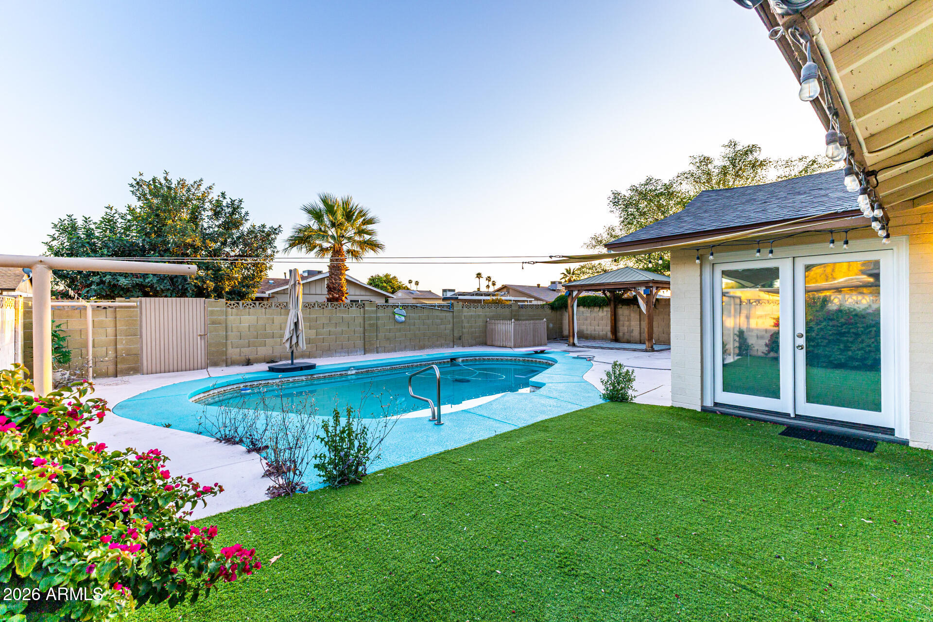 2537 E LA JOLLA Drive