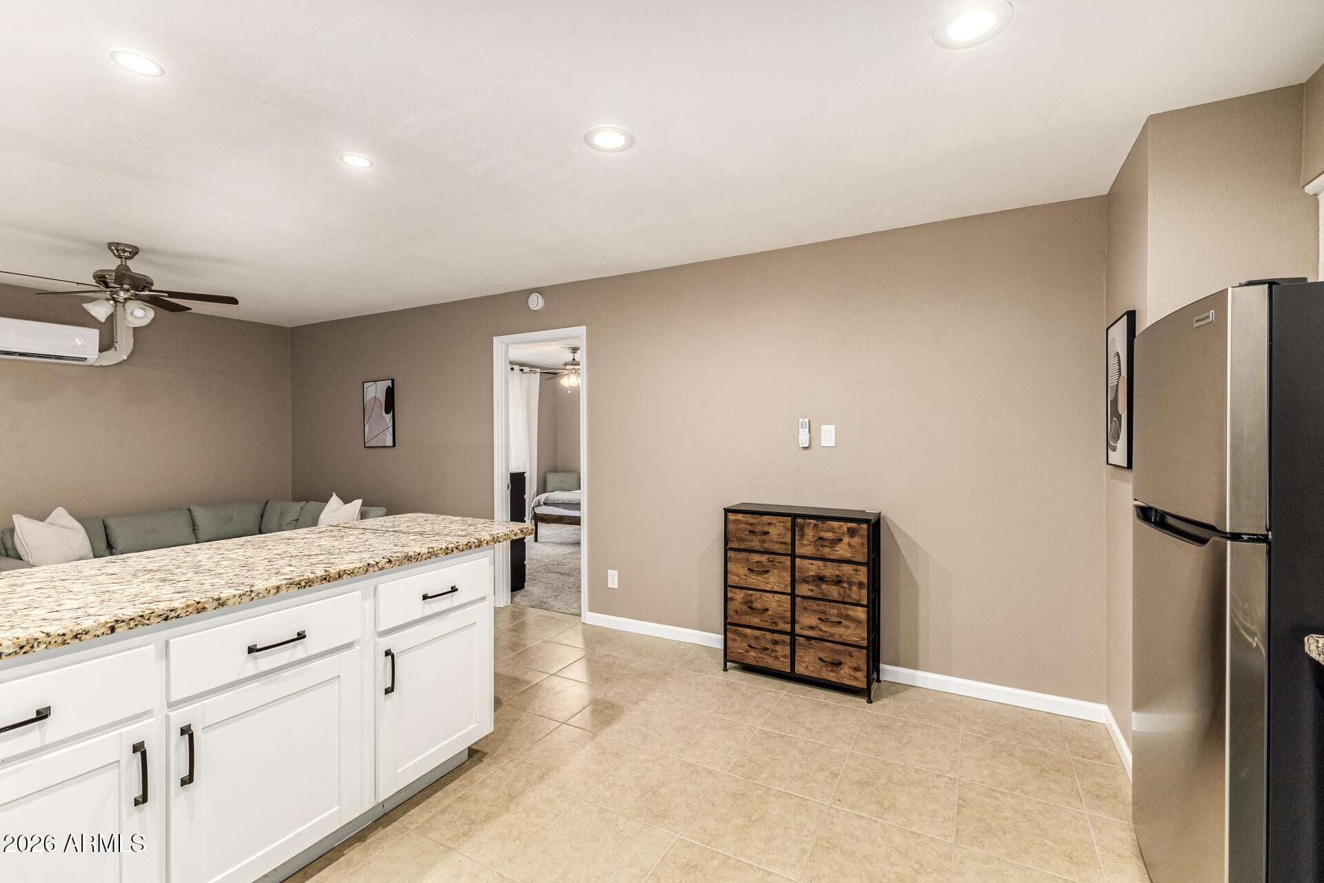 2537 E LA JOLLA Drive