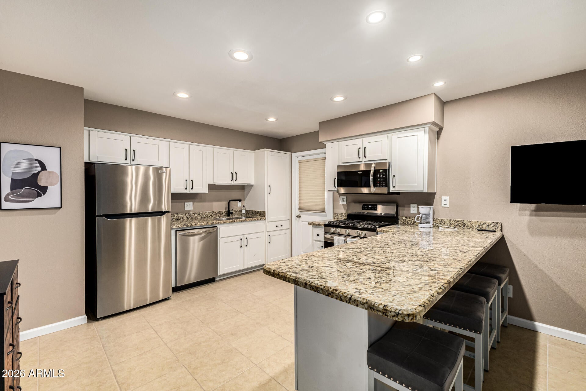 2537 E LA JOLLA Drive