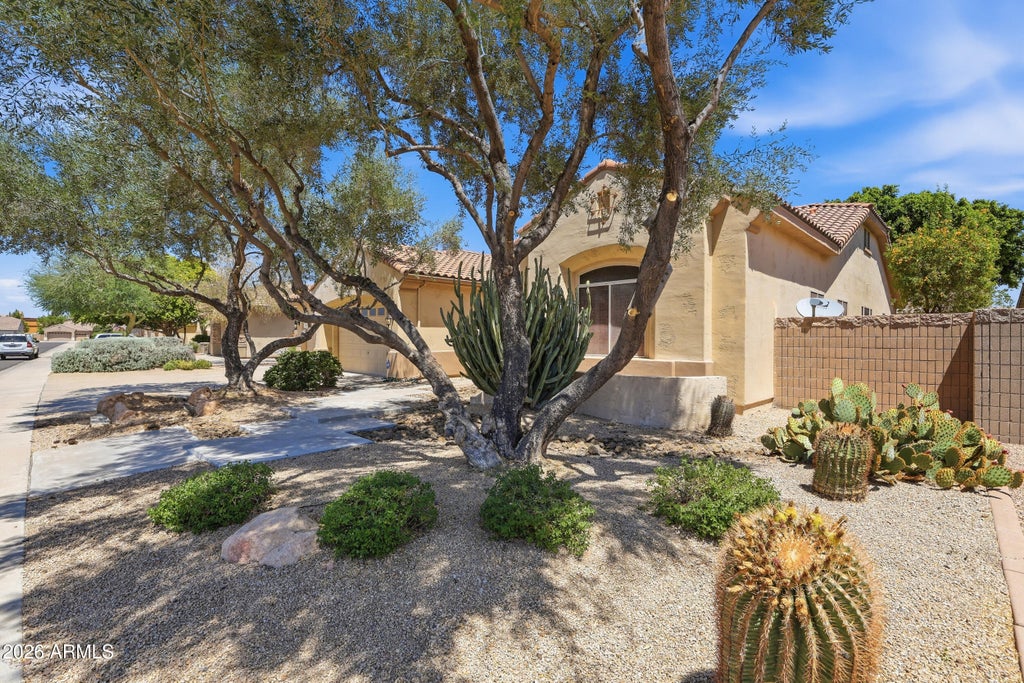 Photo of 8056 W Louise Drive, Peoria, AZ 85383 (MLS # 7046447)