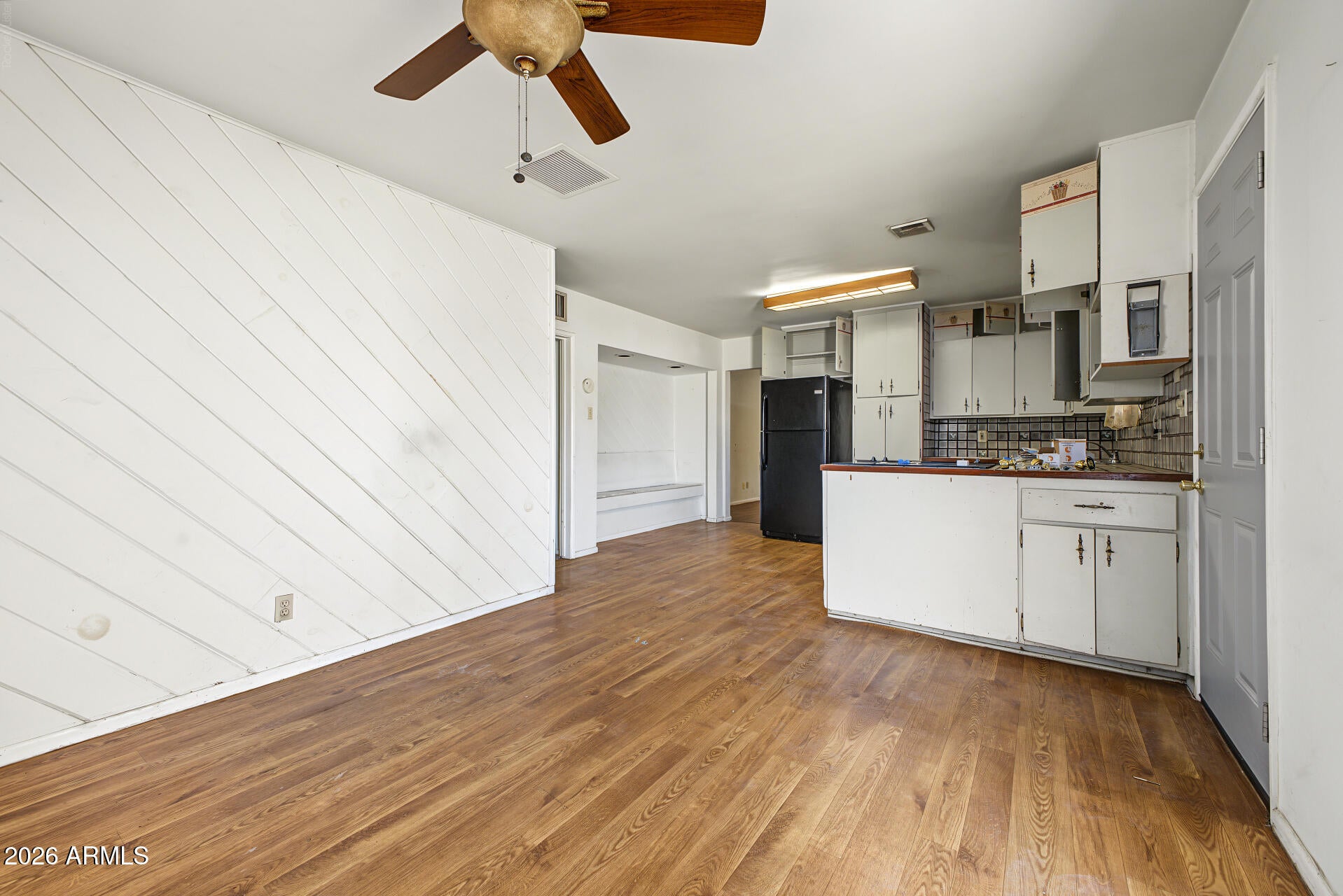 1328 W 10TH Place