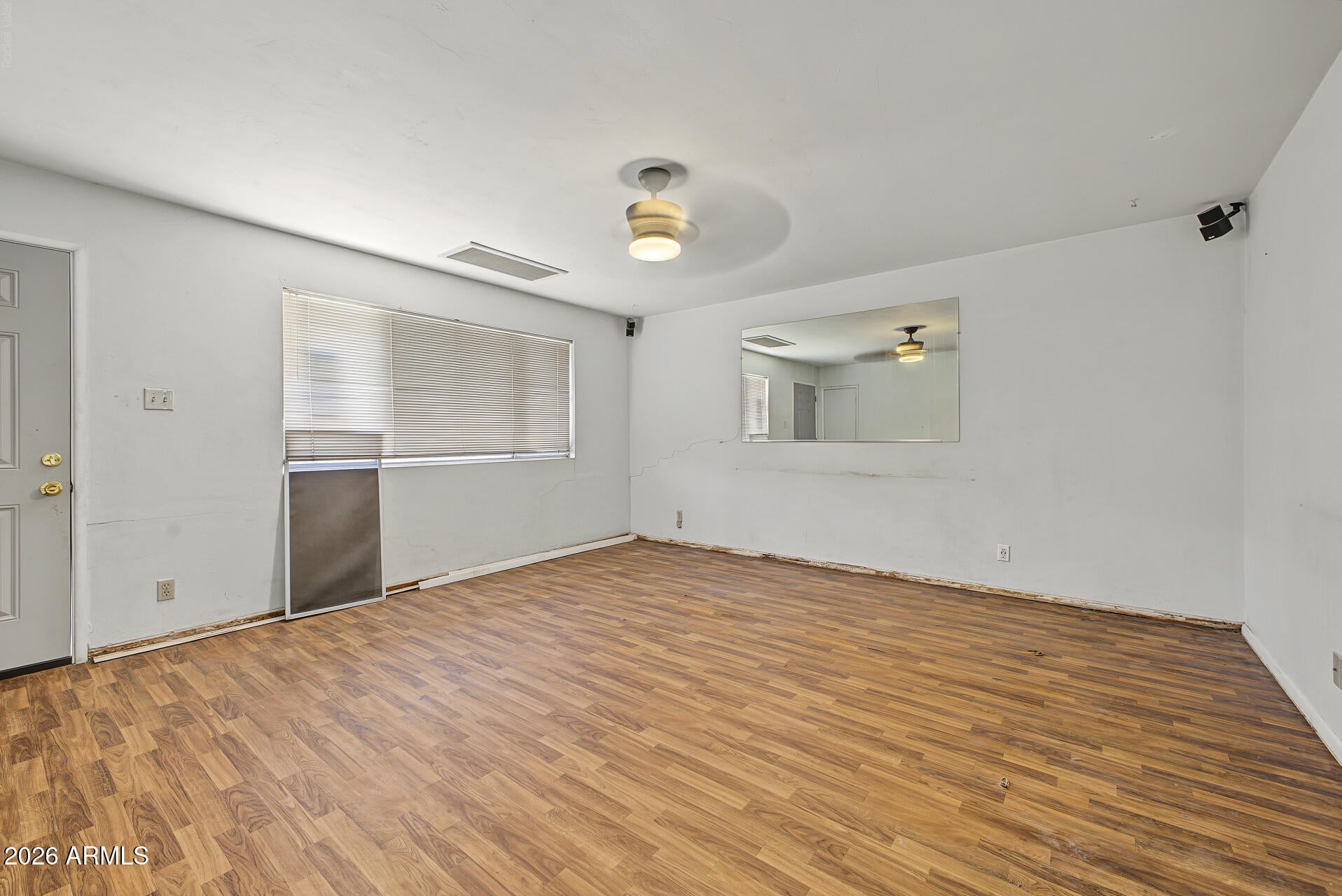 1328 W 10TH Place