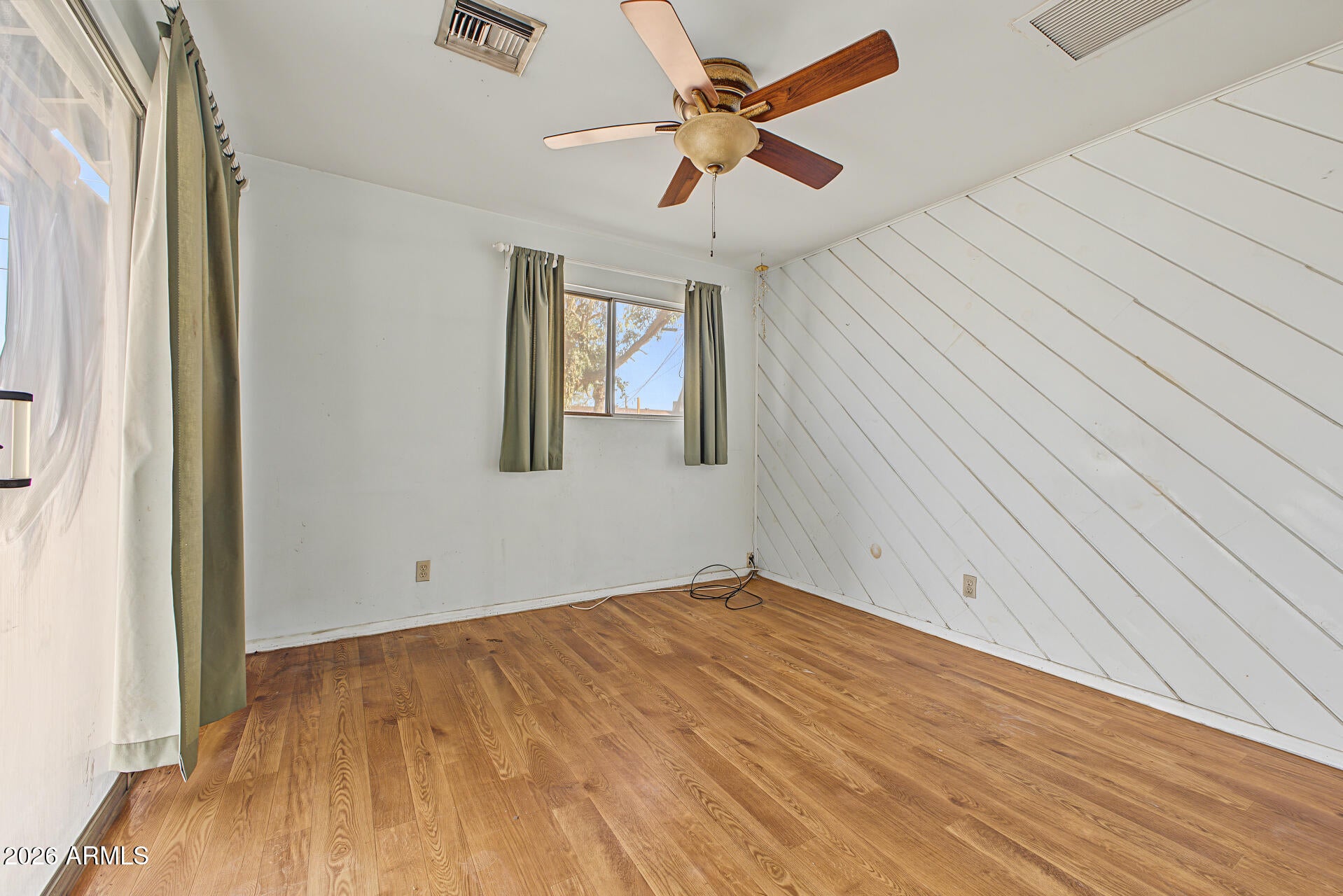 1328 W 10TH Place