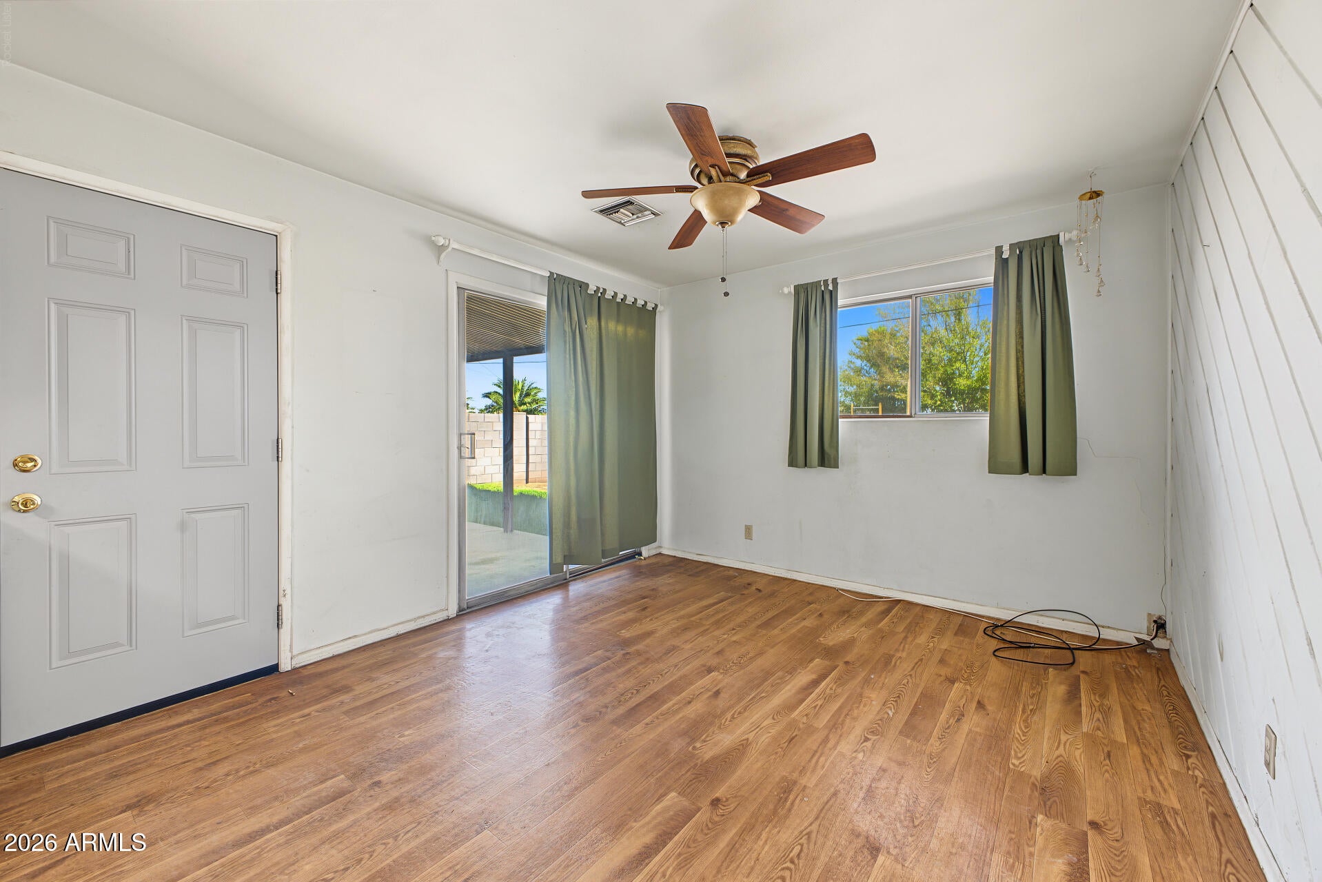 1328 W 10TH Place