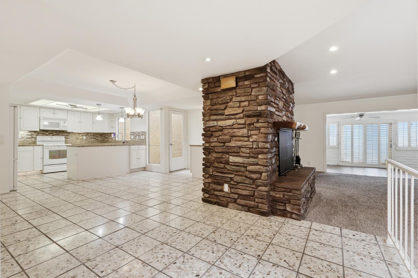 7814 E MacKenzie Drive