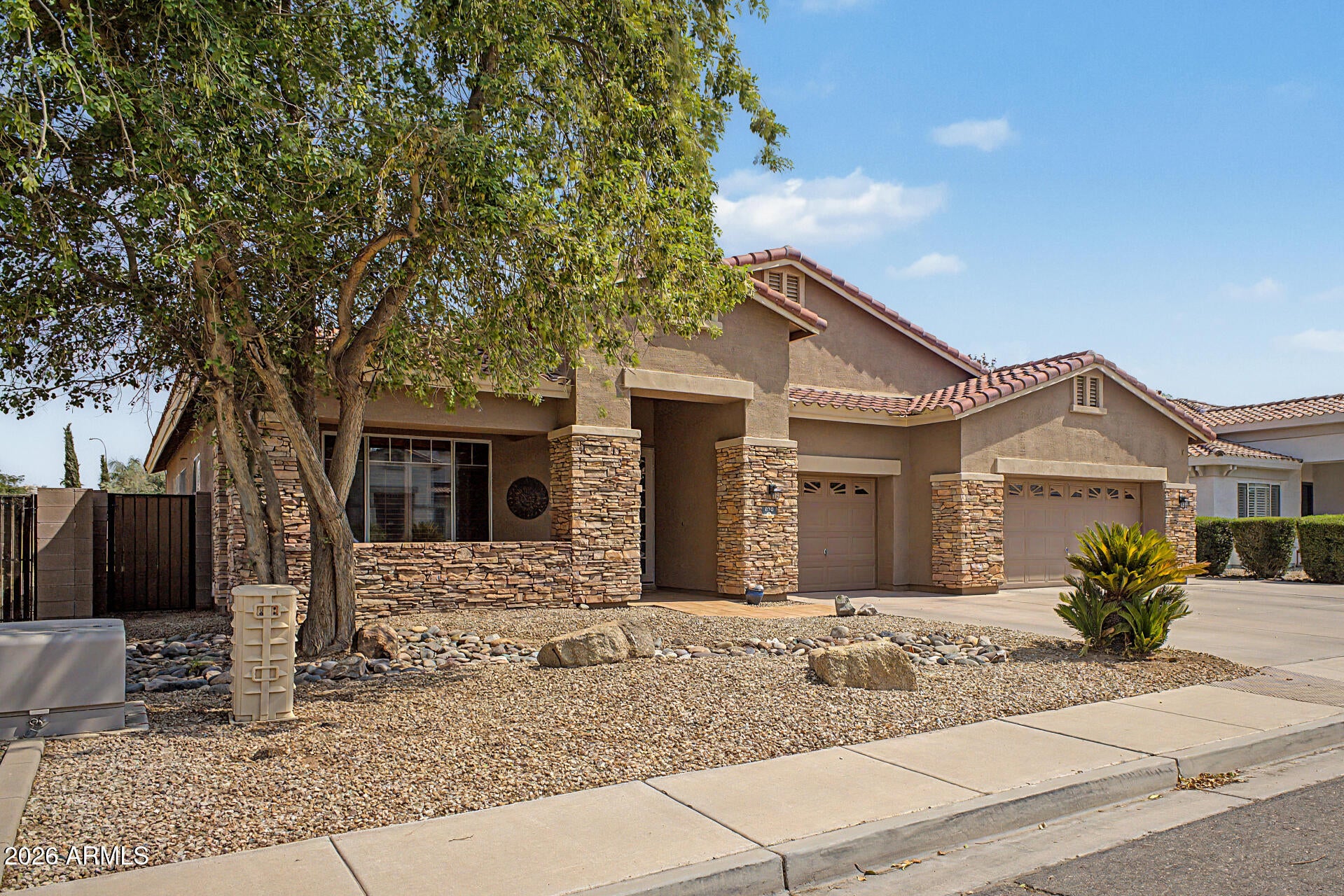870 E LYNX Way