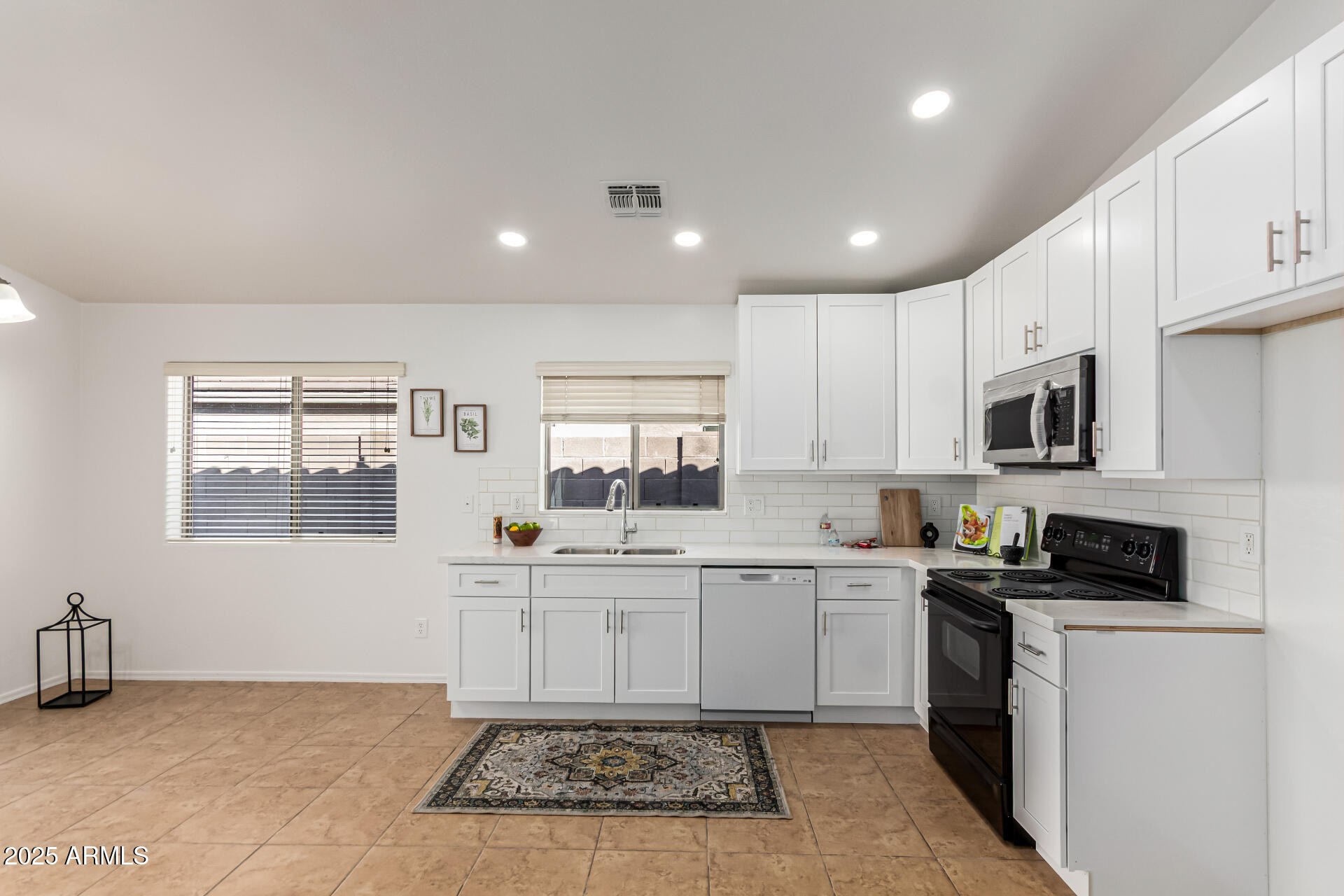 23862 W LUMBEE Street