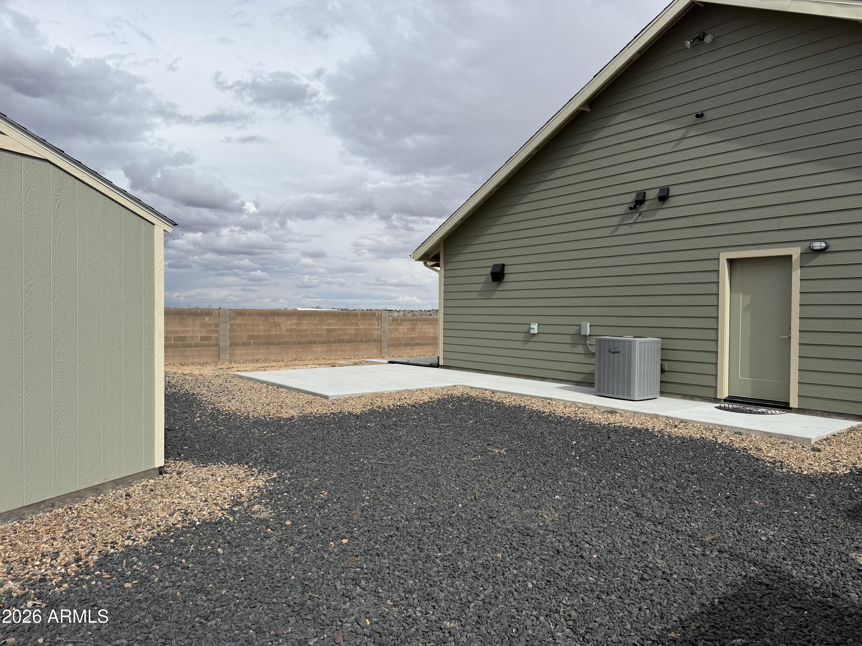 1030 N HILLSHIRE Circle