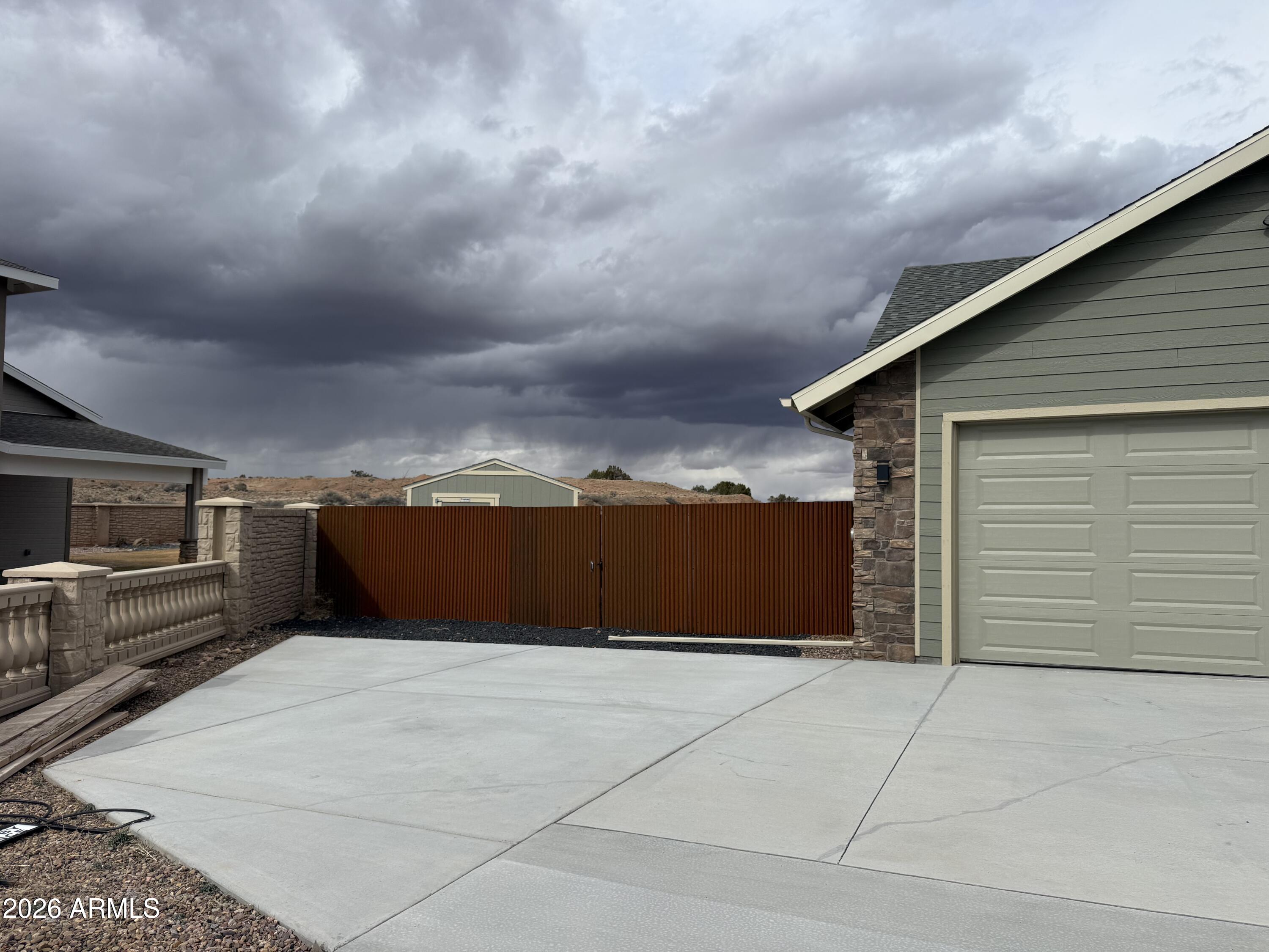 1030 N HILLSHIRE Circle