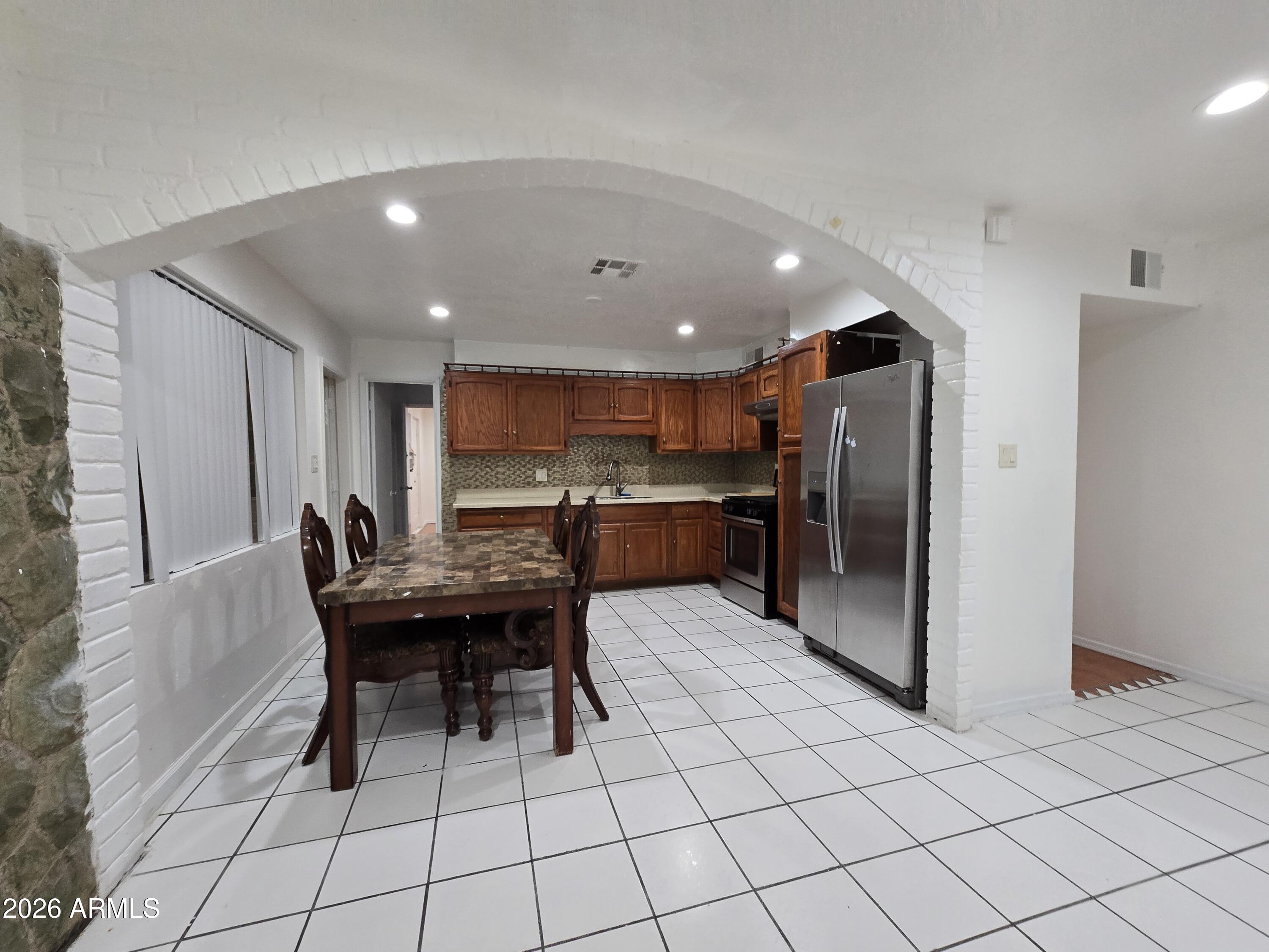 3420 W MARYLAND Avenue